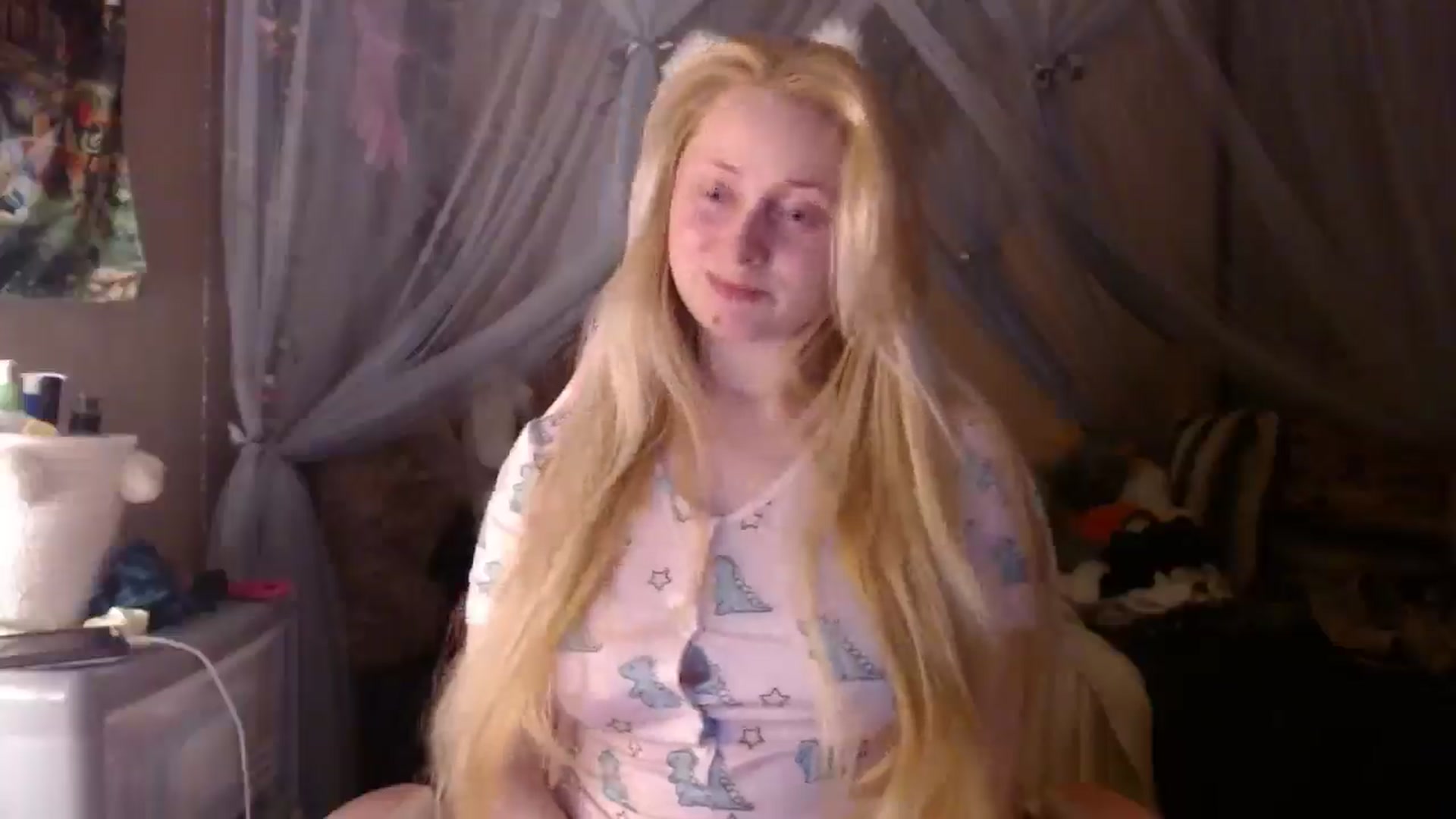 Gallery image thumbnail from EmilyAngel18's myfreecams stream on, 03/04/2025, 22:19 image 18 of 20