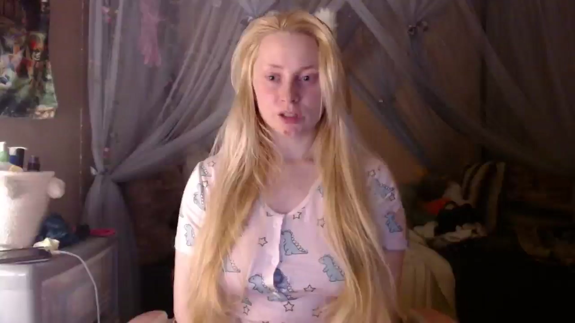 Gallery image thumbnail from EmilyAngel18's myfreecams stream on, 03/04/2025, 22:19 image 5 of 20