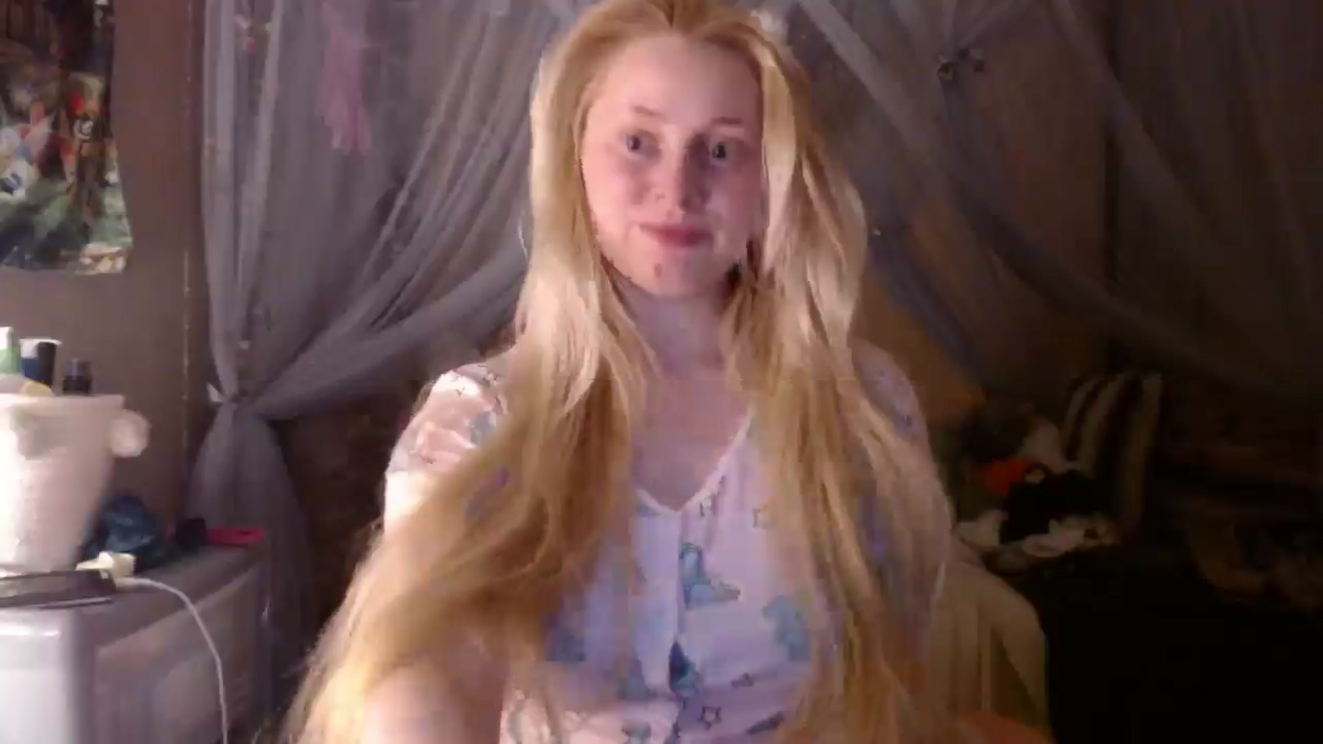 Gallery image thumbnail from EmilyAngel18's myfreecams stream on, 03/04/2025, 22:19 image 16 of 20