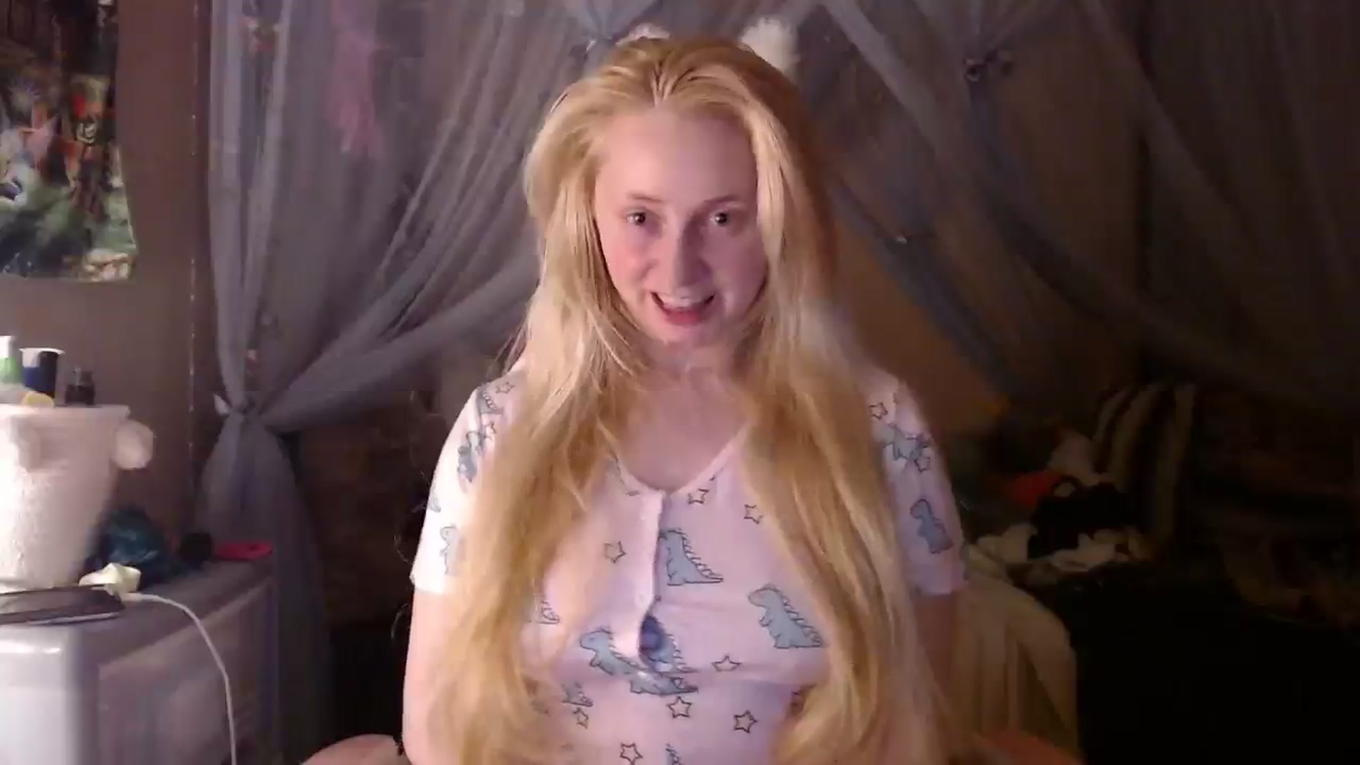 Gallery image thumbnail from EmilyAngel18's myfreecams stream on, 03/04/2025, 22:19 image 3 of 20