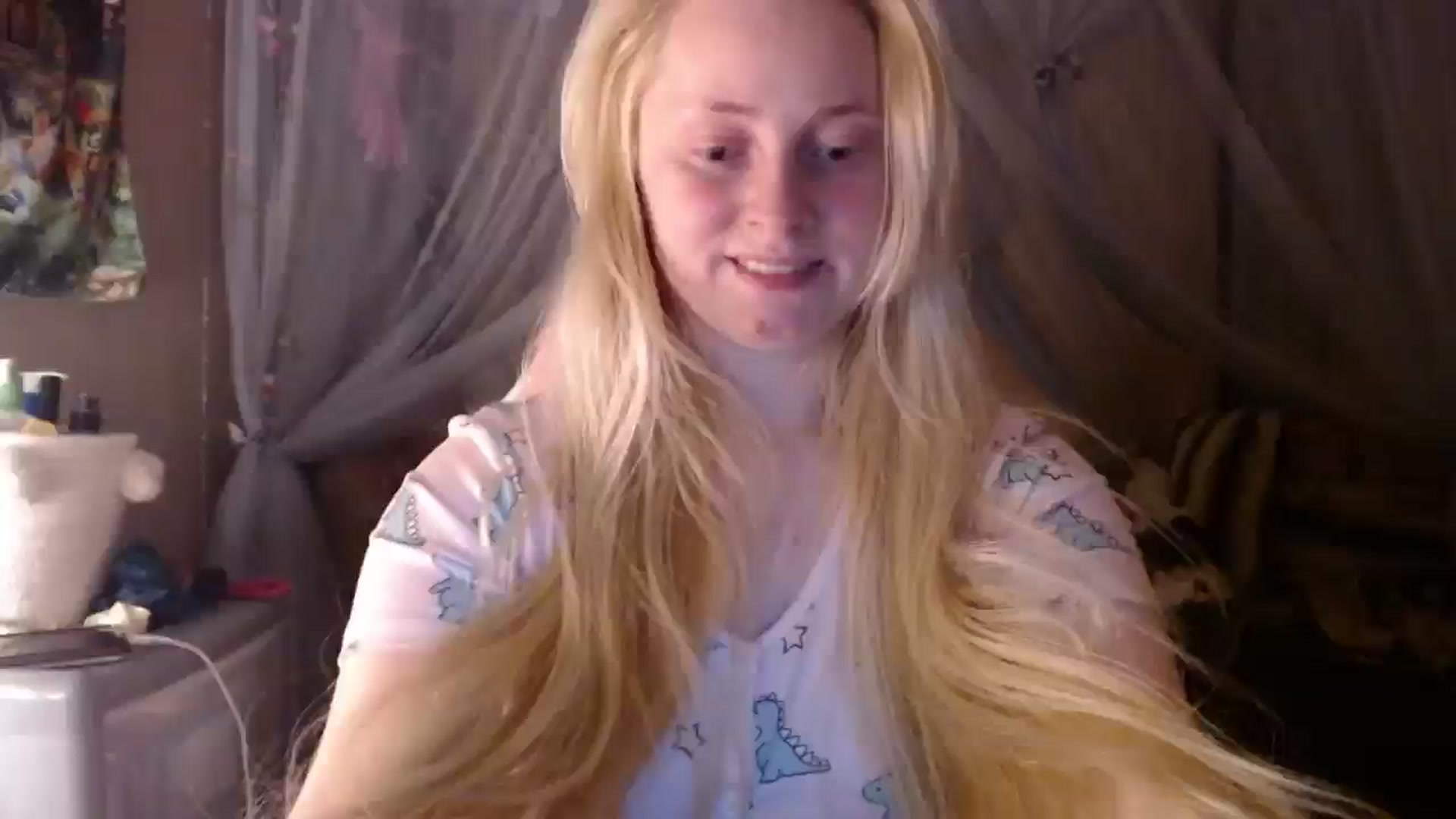 Gallery image thumbnail from EmilyAngel18's myfreecams stream on, 03/04/2025, 22:19 image 7 of 20
