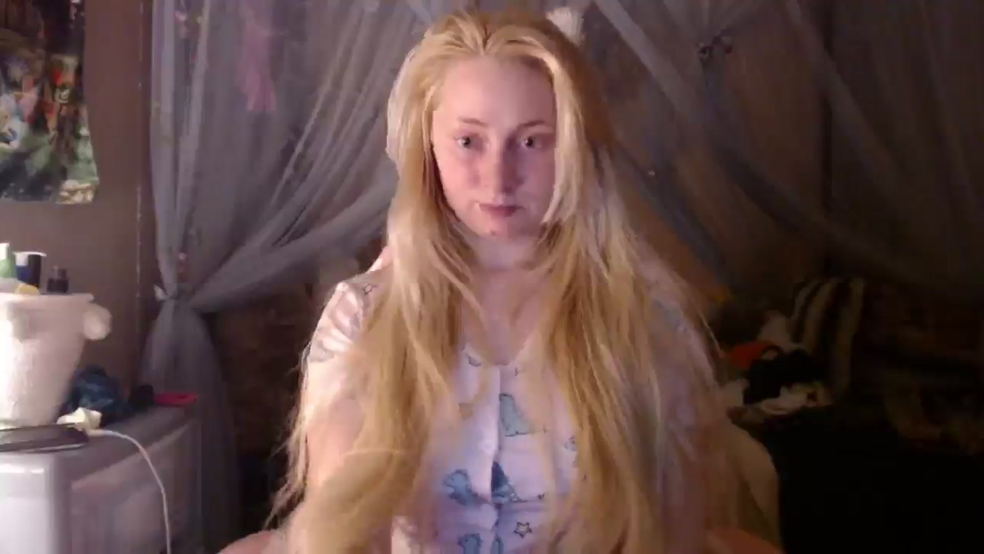 Gallery image thumbnail from EmilyAngel18's myfreecams stream on, 03/04/2025, 22:19 image 10 of 20