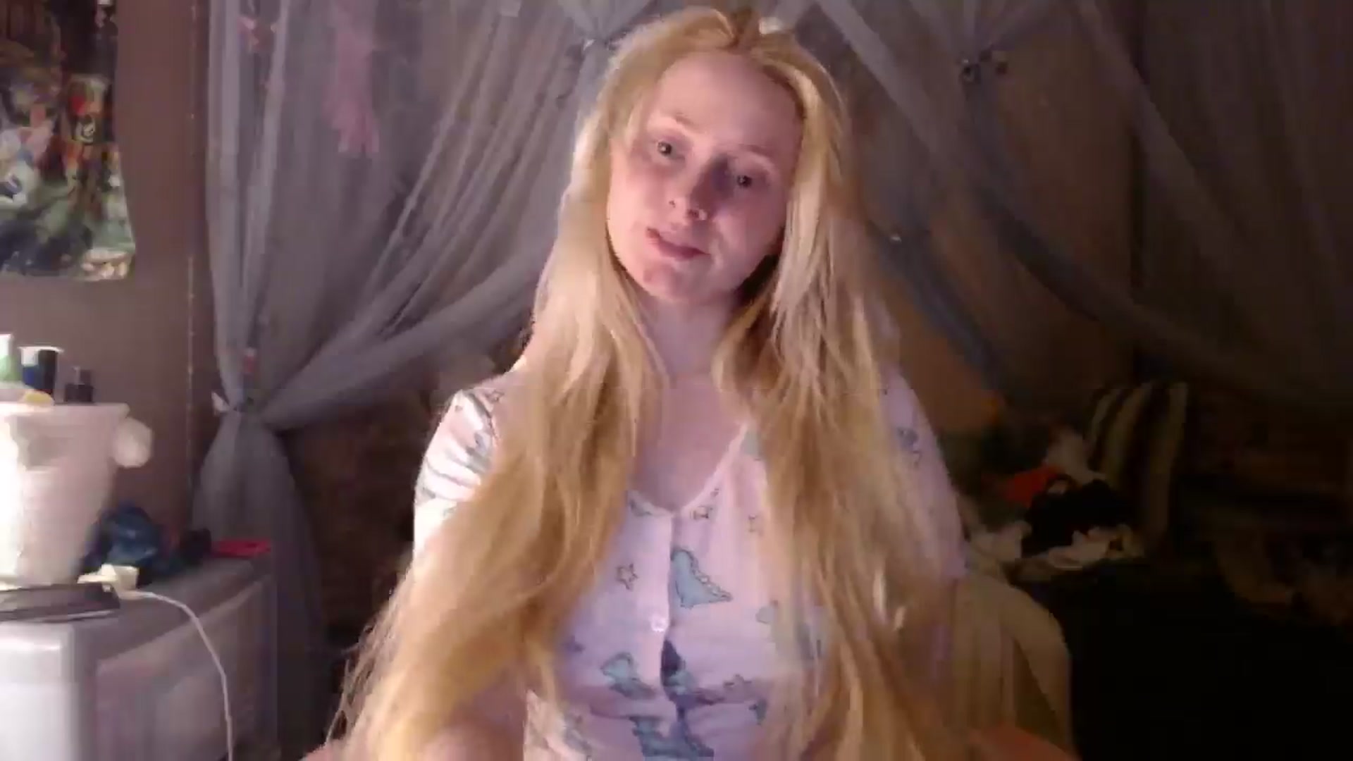 Gallery image thumbnail from EmilyAngel18's myfreecams stream on, 03/04/2025, 22:19 image 15 of 20