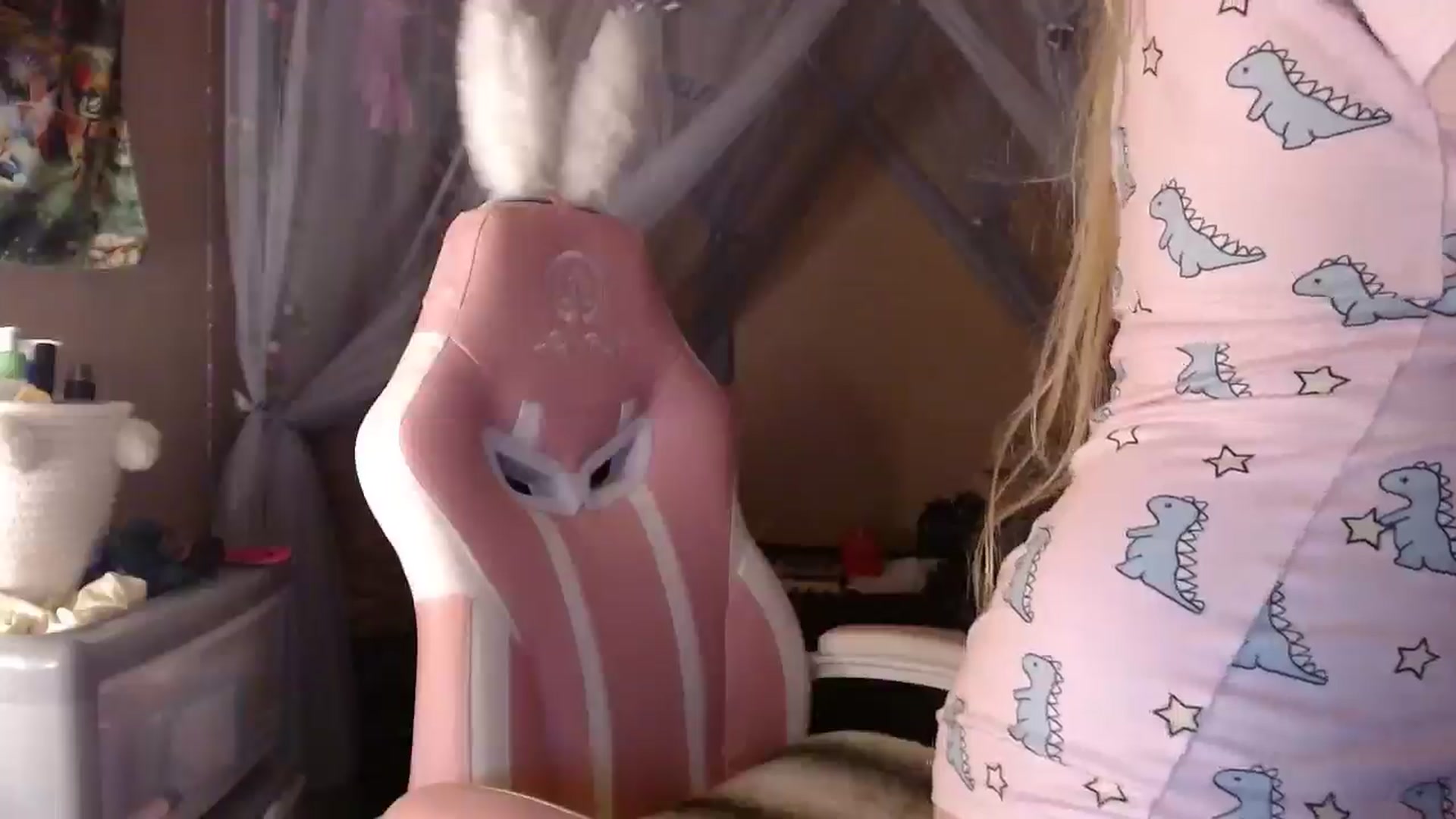 Gallery image thumbnail from EmilyAngel18's myfreecams stream on, 03/04/2025, 23:11 image 19 of 20