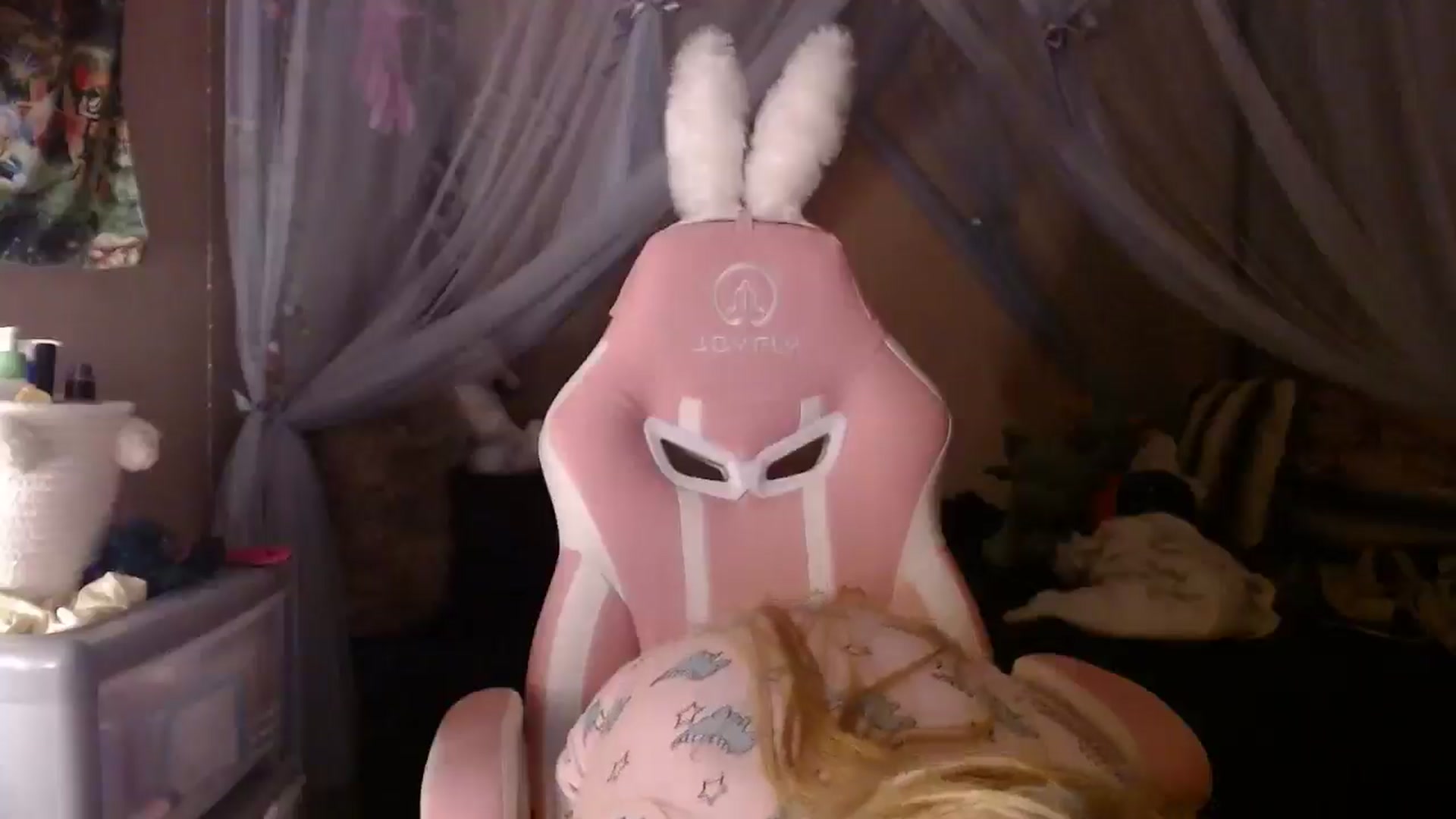 Gallery image thumbnail from EmilyAngel18's myfreecams stream on, 03/04/2025, 23:11 image 20 of 20