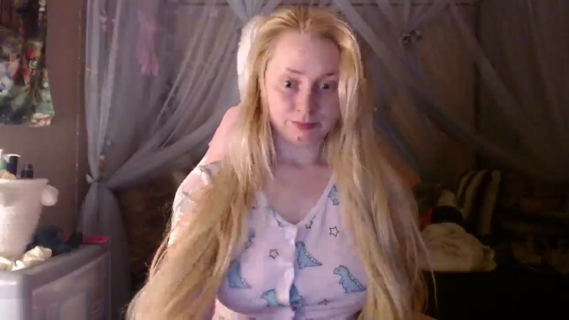 Gallery image thumbnail from EmilyAngel18's myfreecams stream on, 03/04/2025, 23:11 image 7 of 20