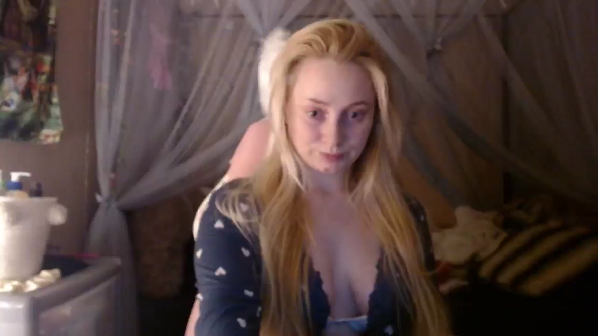 Gallery image thumbnail from EmilyAngel18's myfreecams stream on, 03/08/2025, 24:00 image 11 of 20