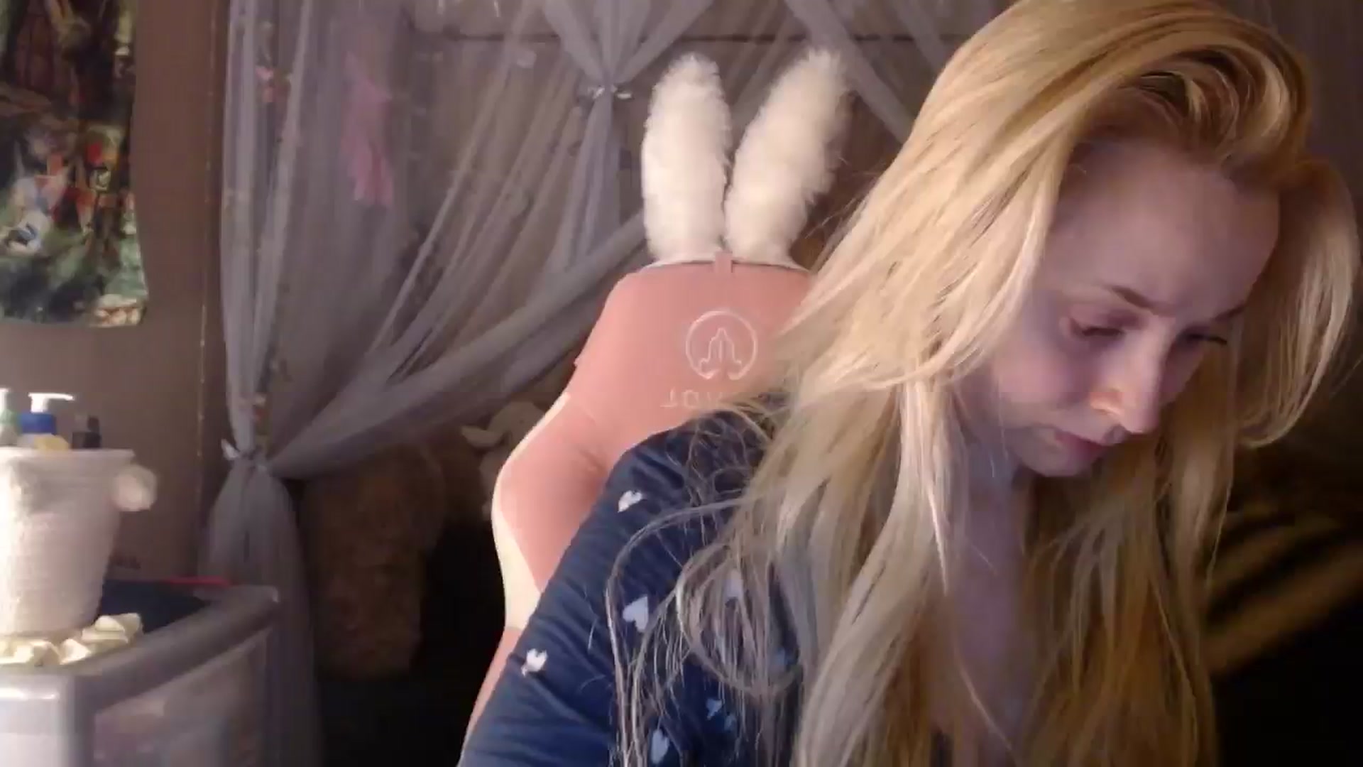 Gallery image thumbnail from EmilyAngel18's myfreecams stream on, 03/08/2025, 24:00 image 14 of 20