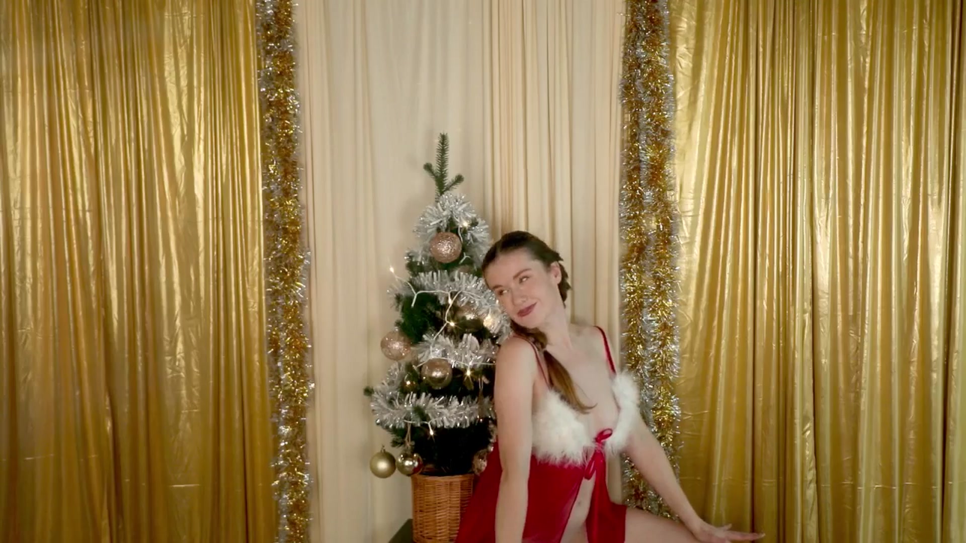 Gallery image thumbnail from EmilyBloom's myfreecams stream on, 12/28/2025, 24:01 image 15 of 20