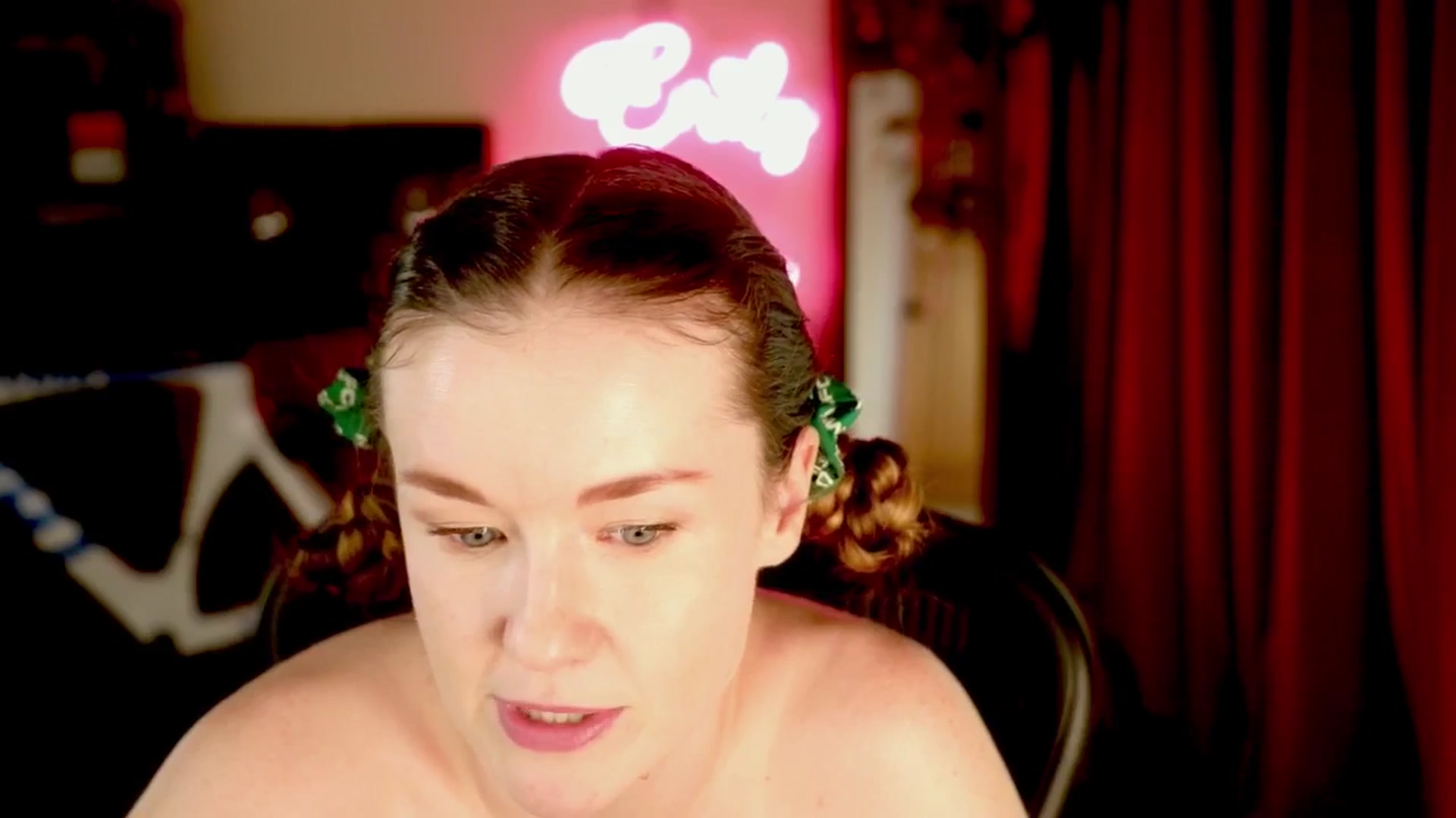 Gallery image thumbnail from EmilyBloom's myfreecams stream on, 04/10/2026, 24:37 image 18 of 20