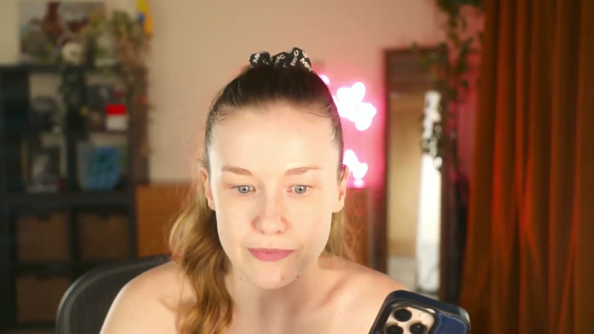 Gallery image thumbnail from EmilyBloom's myfreecams stream on, 04/24/2026, 24:49 image 7 of 20