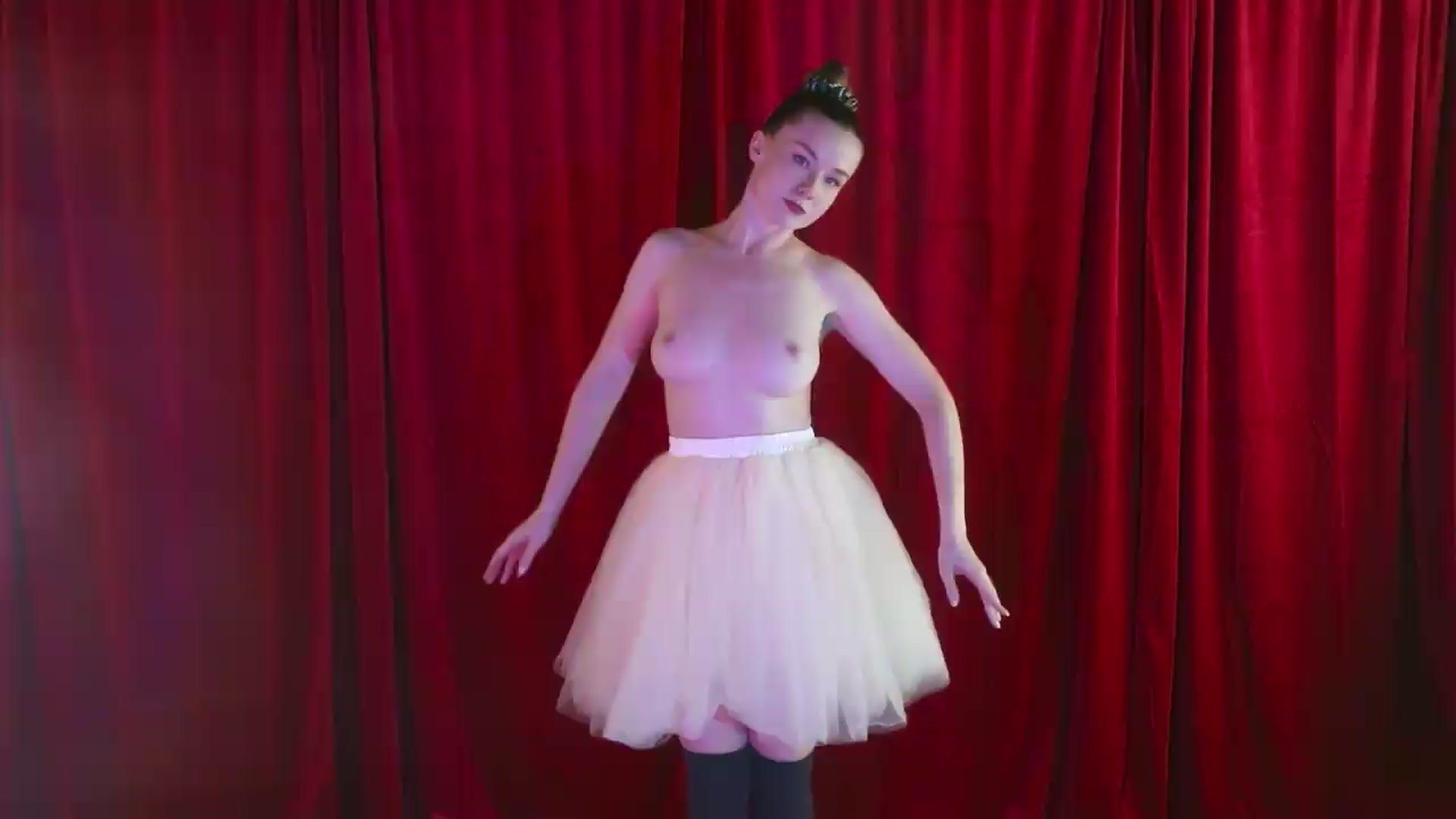 Gallery image thumbnail from EmilyBloom's myfreecams stream on, 05/13/2026, 24:24 image 11 of 20
