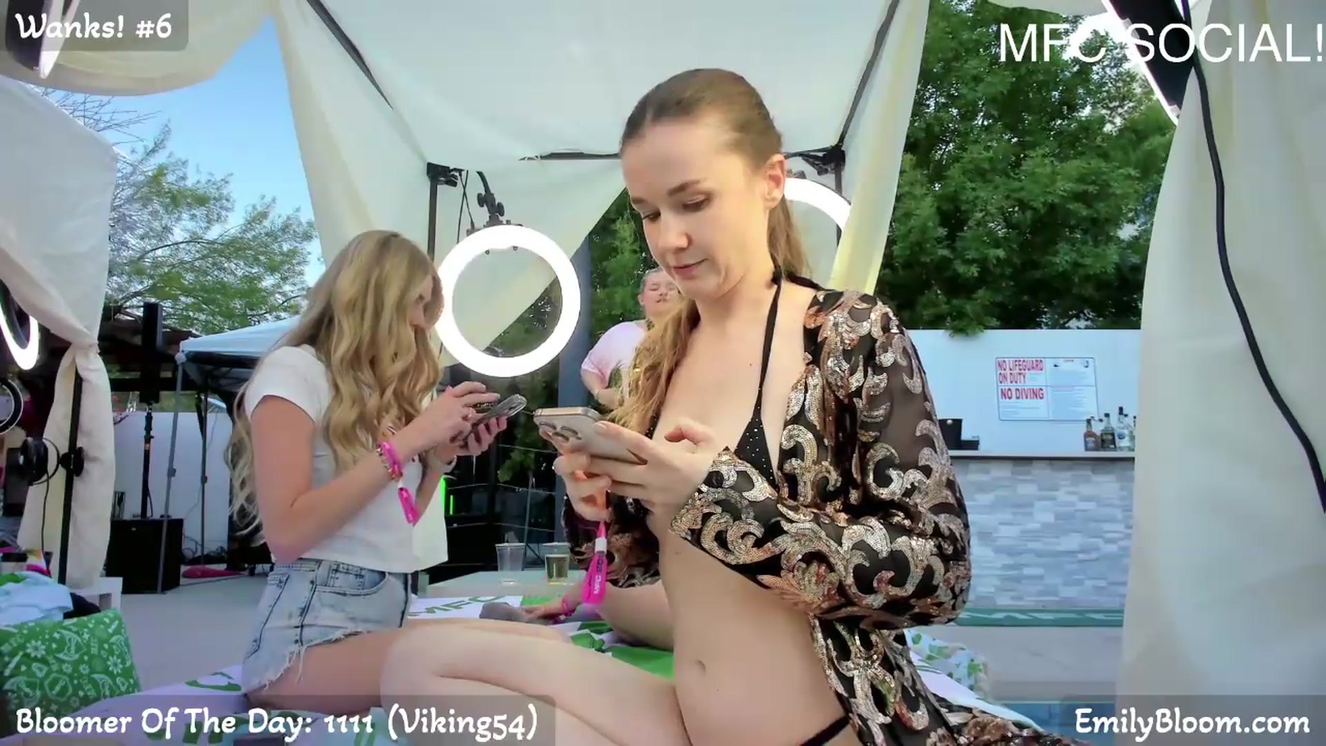 Gallery image thumbnail from EmilyBloom's myfreecams stream on, 05/20/2026, 02:32 image 13 of 20