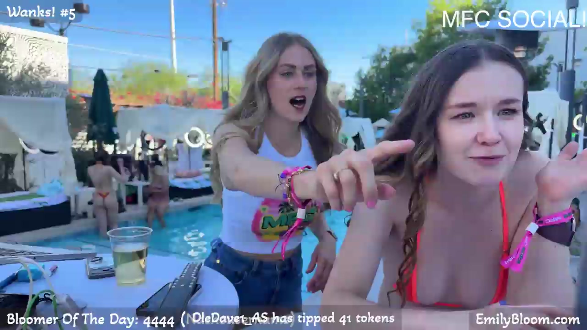 Gallery image thumbnail from EmilyBloom's myfreecams stream on, 05/21/2026, 03:06 image 1 of 20