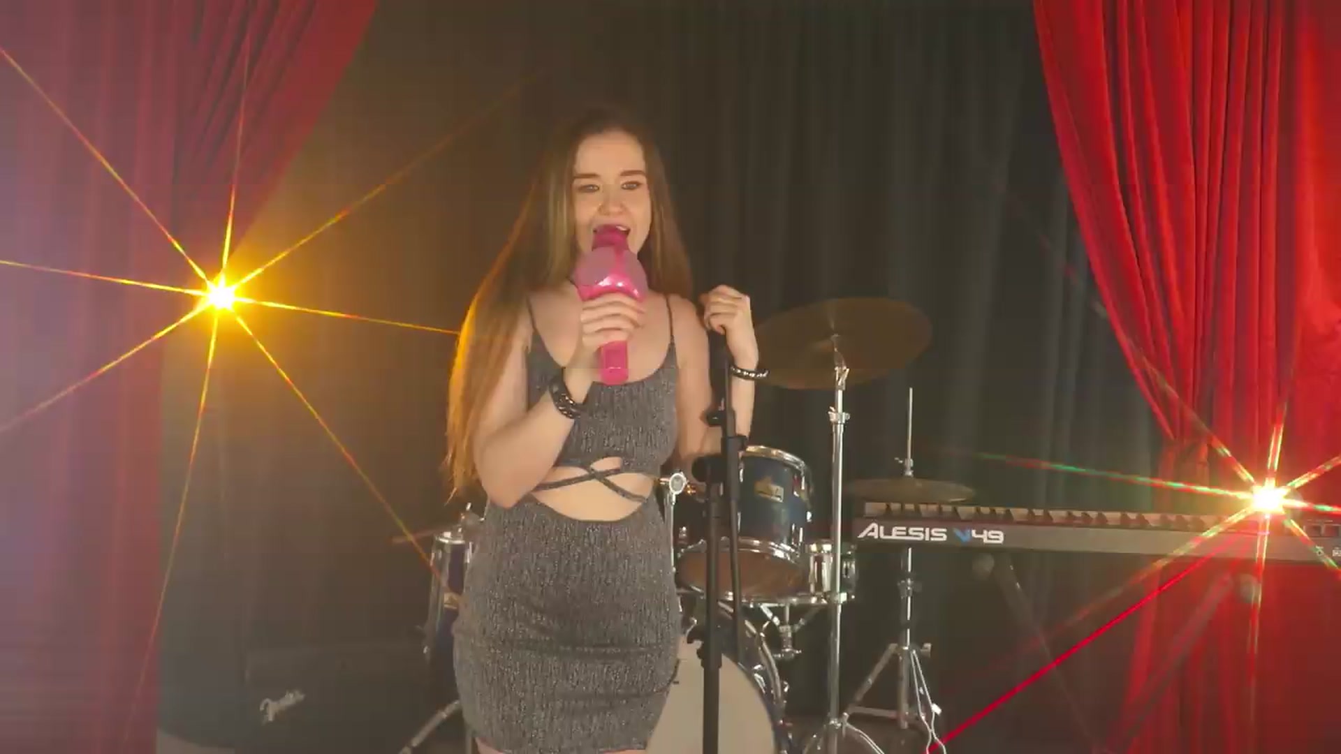 Gallery image thumbnail from EmilyBloom's myfreecams stream on, 05/28/2026, 24:36 image 16 of 20