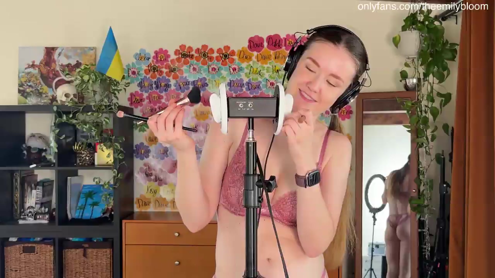 Gallery image thumbnail from EmilyBloom's myfreecams stream on, 06/07/2026, 23:09 image 10 of 20