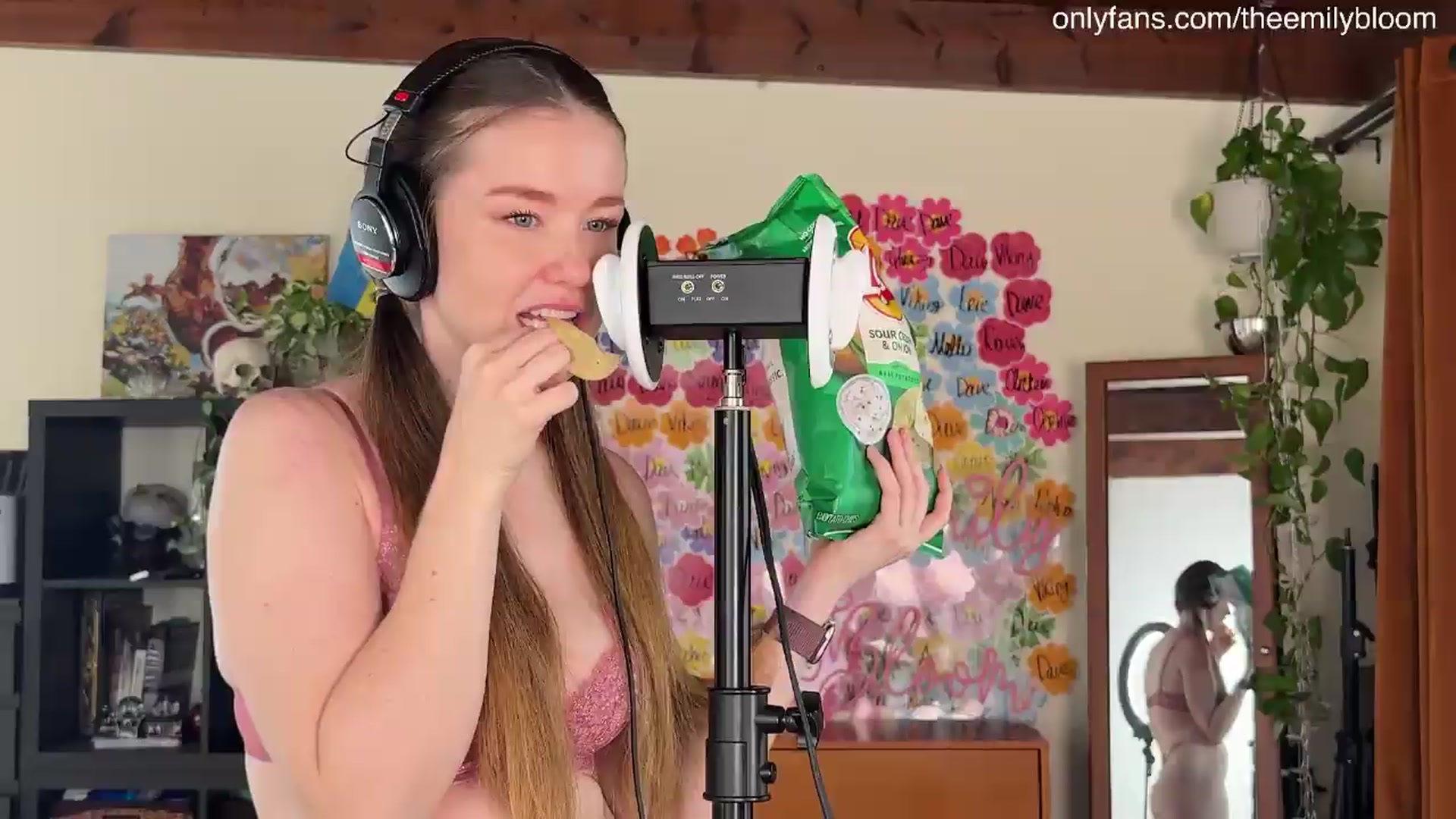 Gallery image thumbnail from EmilyBloom's myfreecams stream on, 06/07/2026, 23:09 image 5 of 20