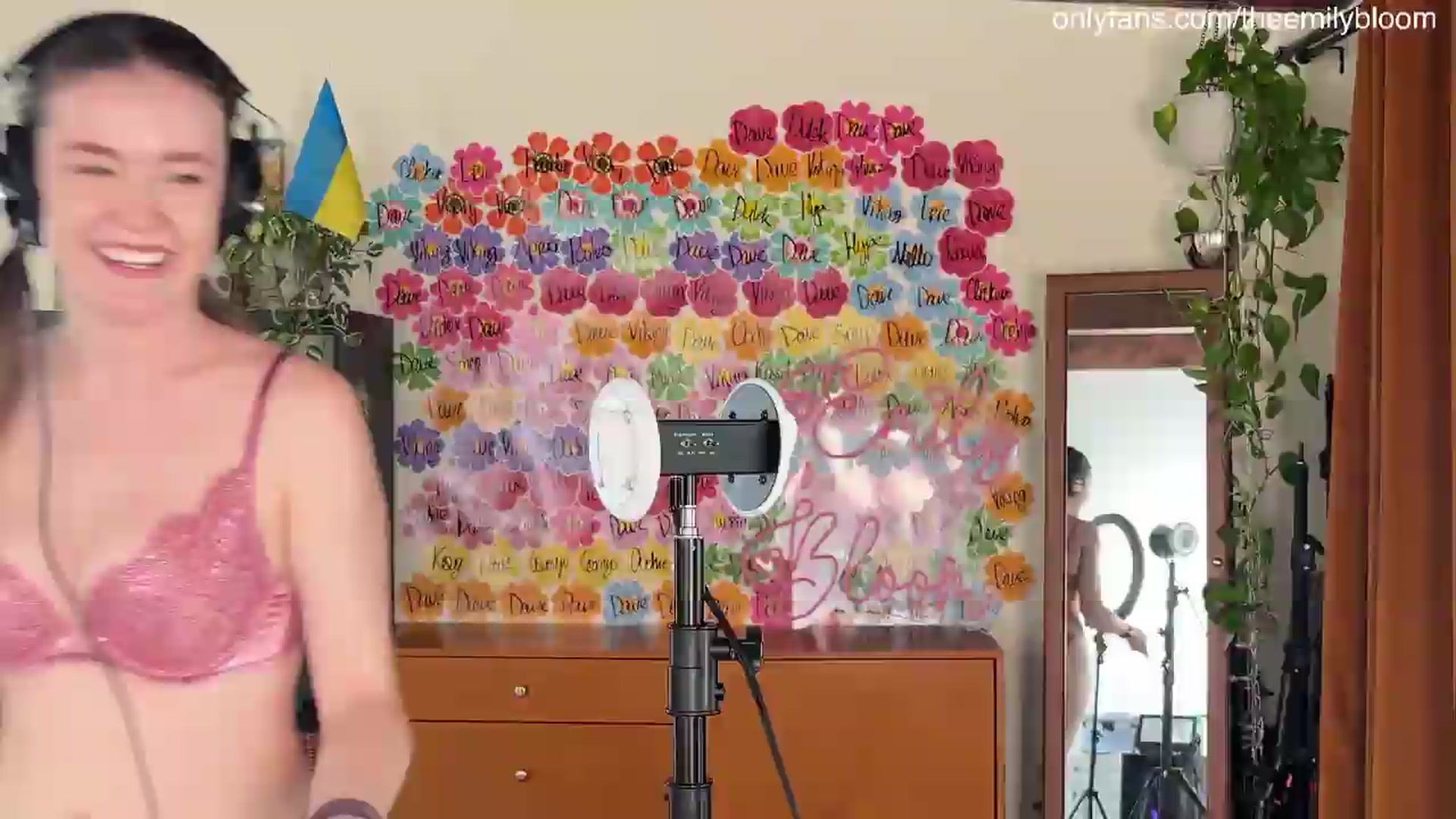 Gallery image thumbnail from EmilyBloom's myfreecams stream on, 06/07/2026, 23:09 image 9 of 20