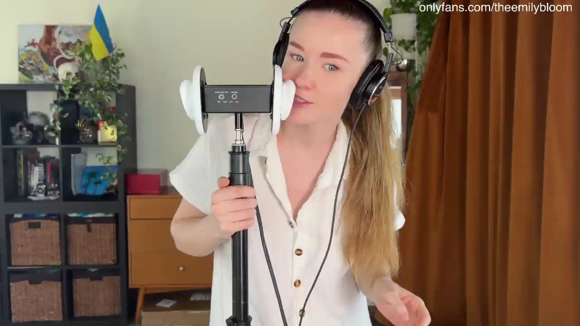Gallery image thumbnail from EmilyBloom's myfreecams stream on, 07/20/2026, 24:02 image 1 of 20