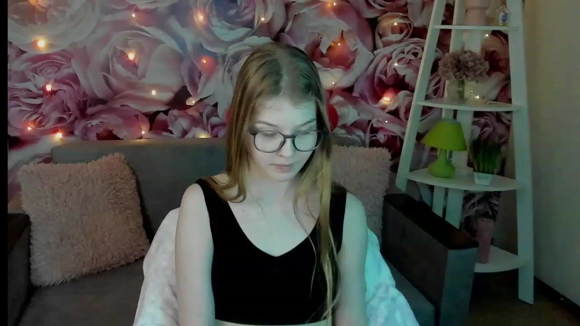 Gallery image thumbnail from EmilyEmber's myfreecams stream on, 09/14/2023, 11:11 image 5 of 20