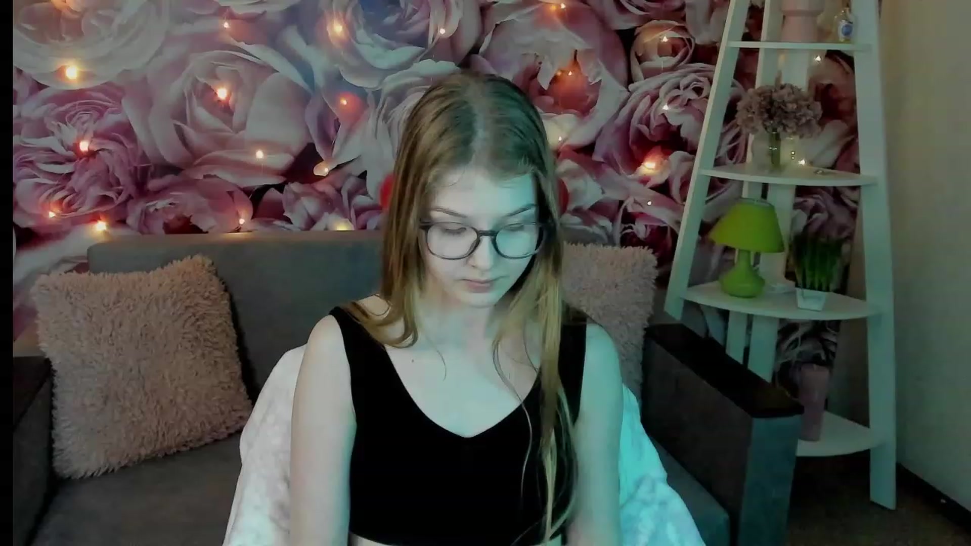 Gallery image thumbnail from EmilyEmber's myfreecams stream on, 09/14/2023, 11:11 image 2 of 20