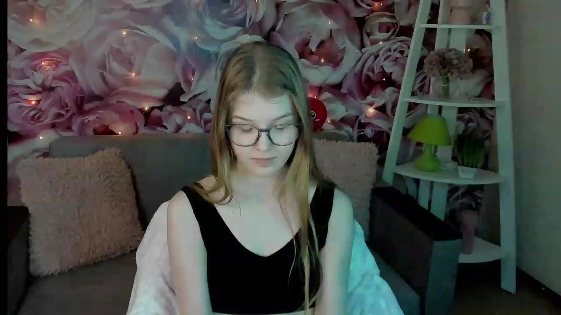 Gallery image thumbnail from EmilyEmber's myfreecams stream on, 09/14/2023, 11:11 image 9 of 20