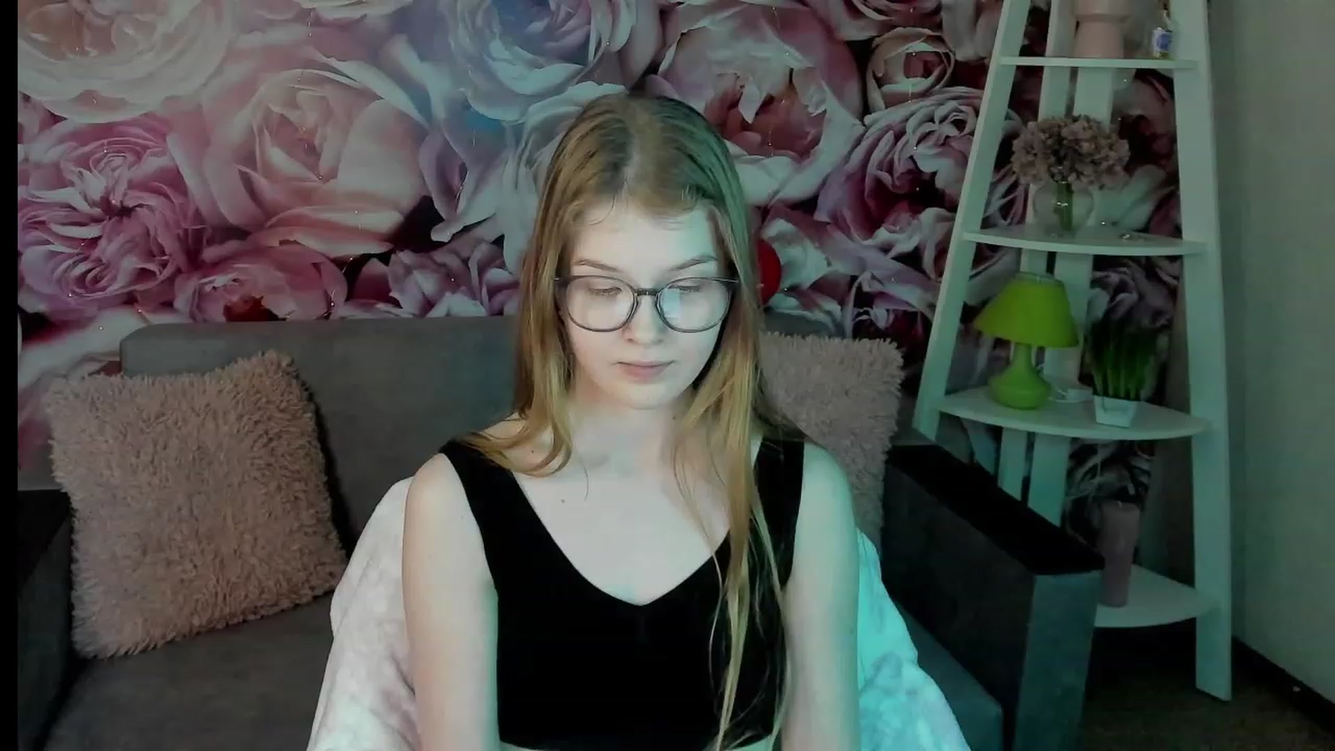 Gallery image thumbnail from EmilyEmber's myfreecams stream on, 09/14/2023, 11:11 image 1 of 20