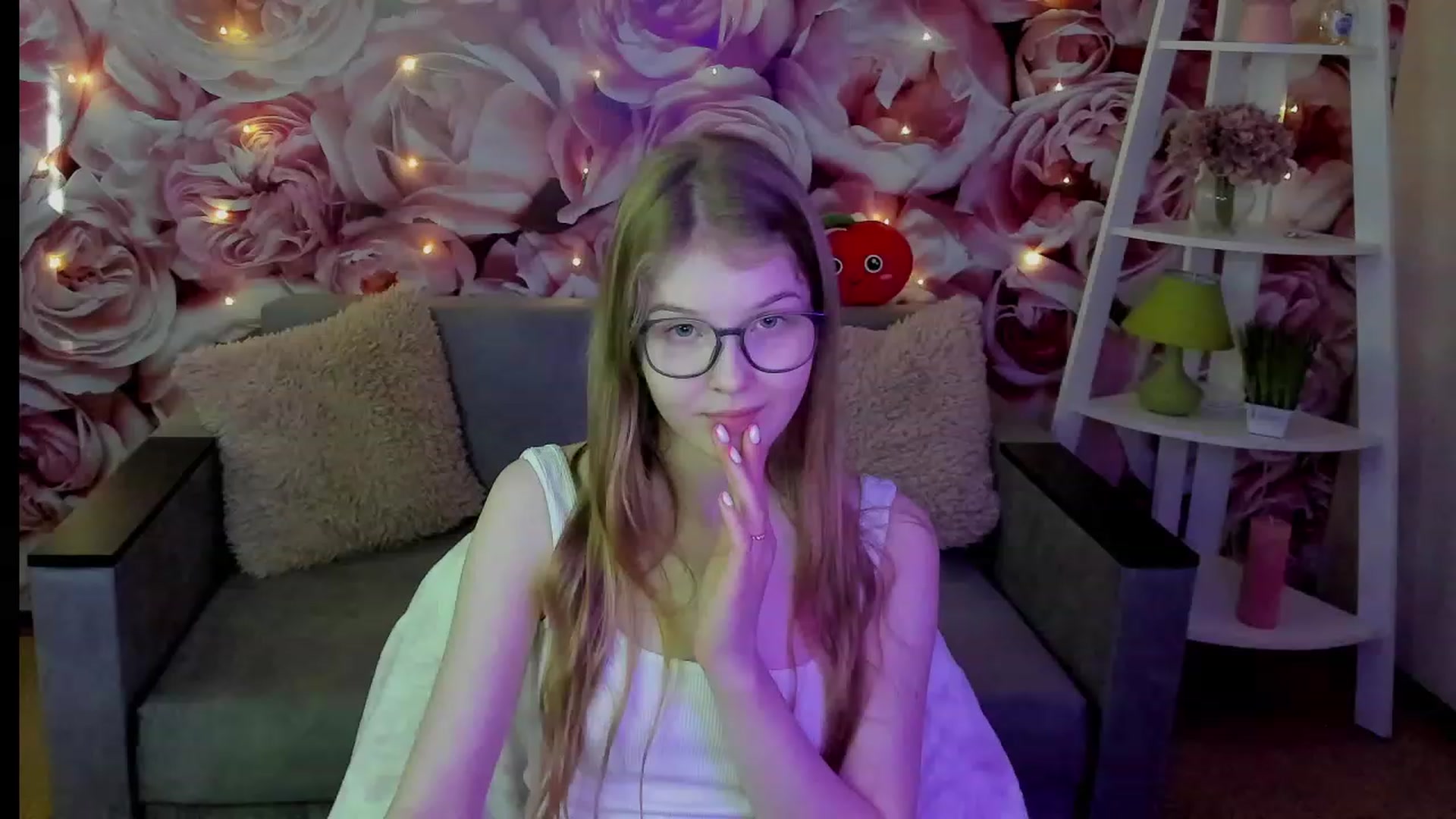 Gallery image thumbnail from EmilyEmber's myfreecams stream on, 09/17/2023, 11:59 image 9 of 20