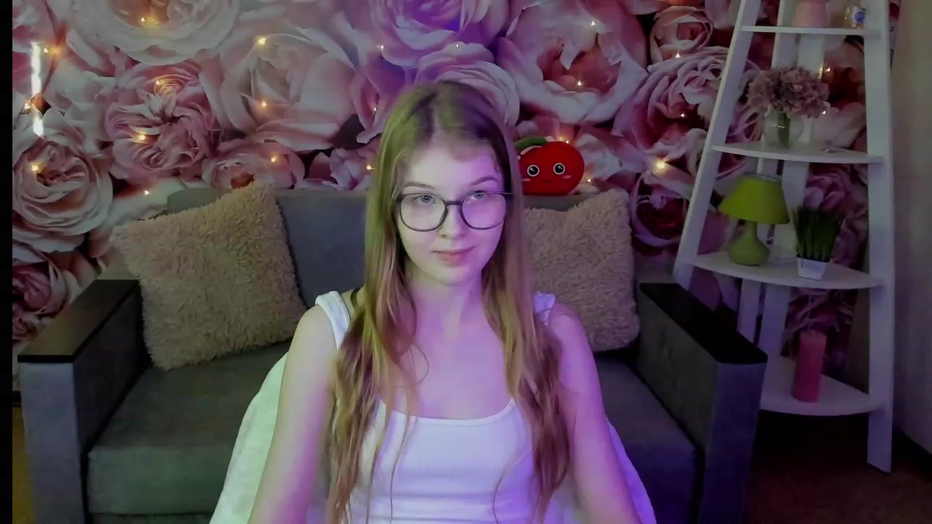 Gallery image thumbnail from EmilyEmber's myfreecams stream on, 09/17/2023, 11:59 image 10 of 20