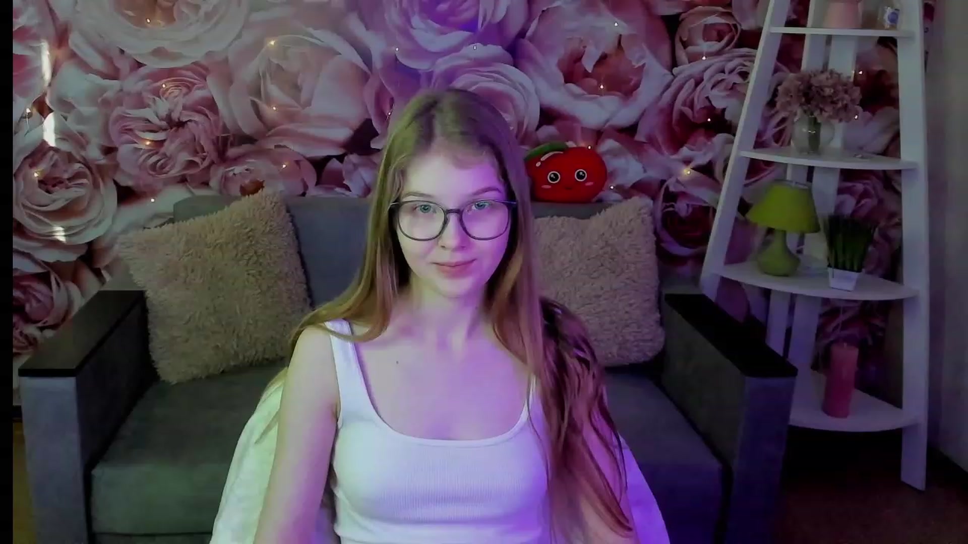 Gallery image thumbnail from EmilyEmber's myfreecams stream on, 09/17/2023, 11:59 image 14 of 20