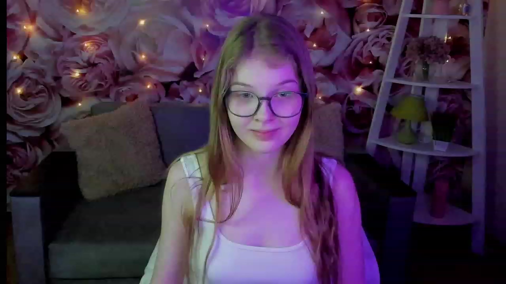 Gallery image thumbnail from EmilyEmber's myfreecams stream on, 09/17/2023, 11:59 image 19 of 20