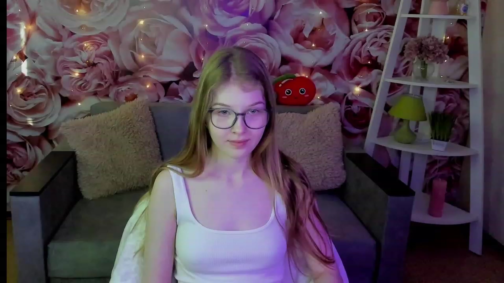 Gallery image thumbnail from EmilyEmber's myfreecams stream on, 09/17/2023, 11:59 image 13 of 20