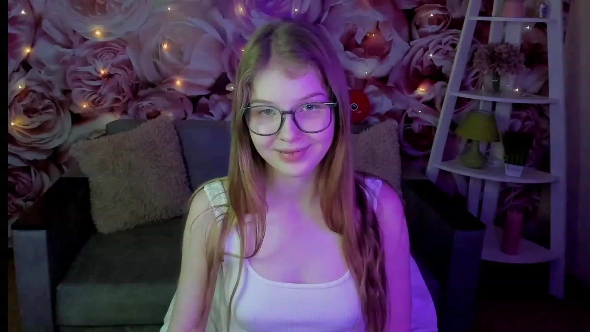 Gallery image thumbnail from EmilyEmber's myfreecams stream on, 09/17/2023, 11:59 image 18 of 20