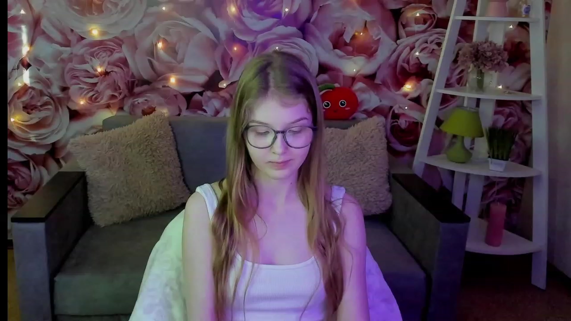 Gallery image thumbnail from EmilyEmber's myfreecams stream on, 09/17/2023, 11:59 image 12 of 20