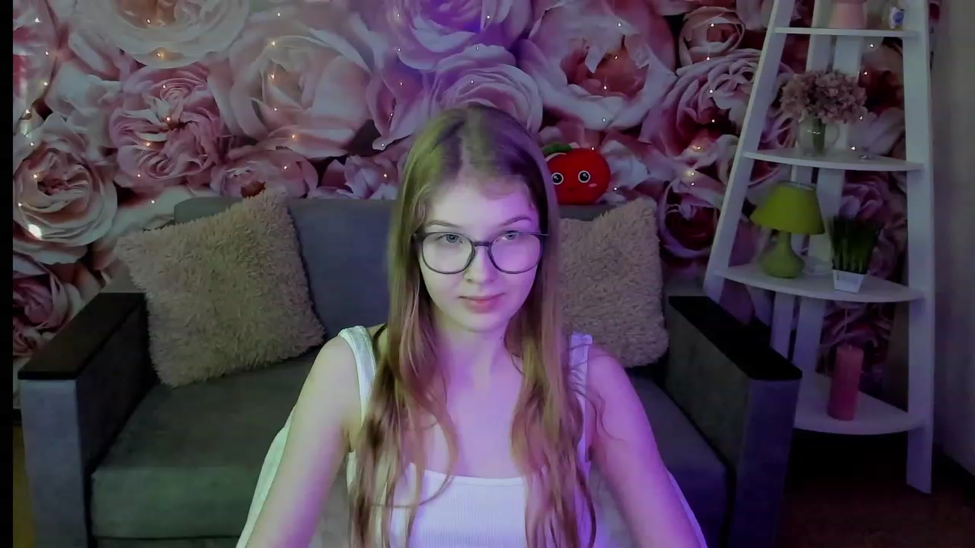 Gallery image thumbnail from EmilyEmber's myfreecams stream on, 09/17/2023, 11:59 image 4 of 20