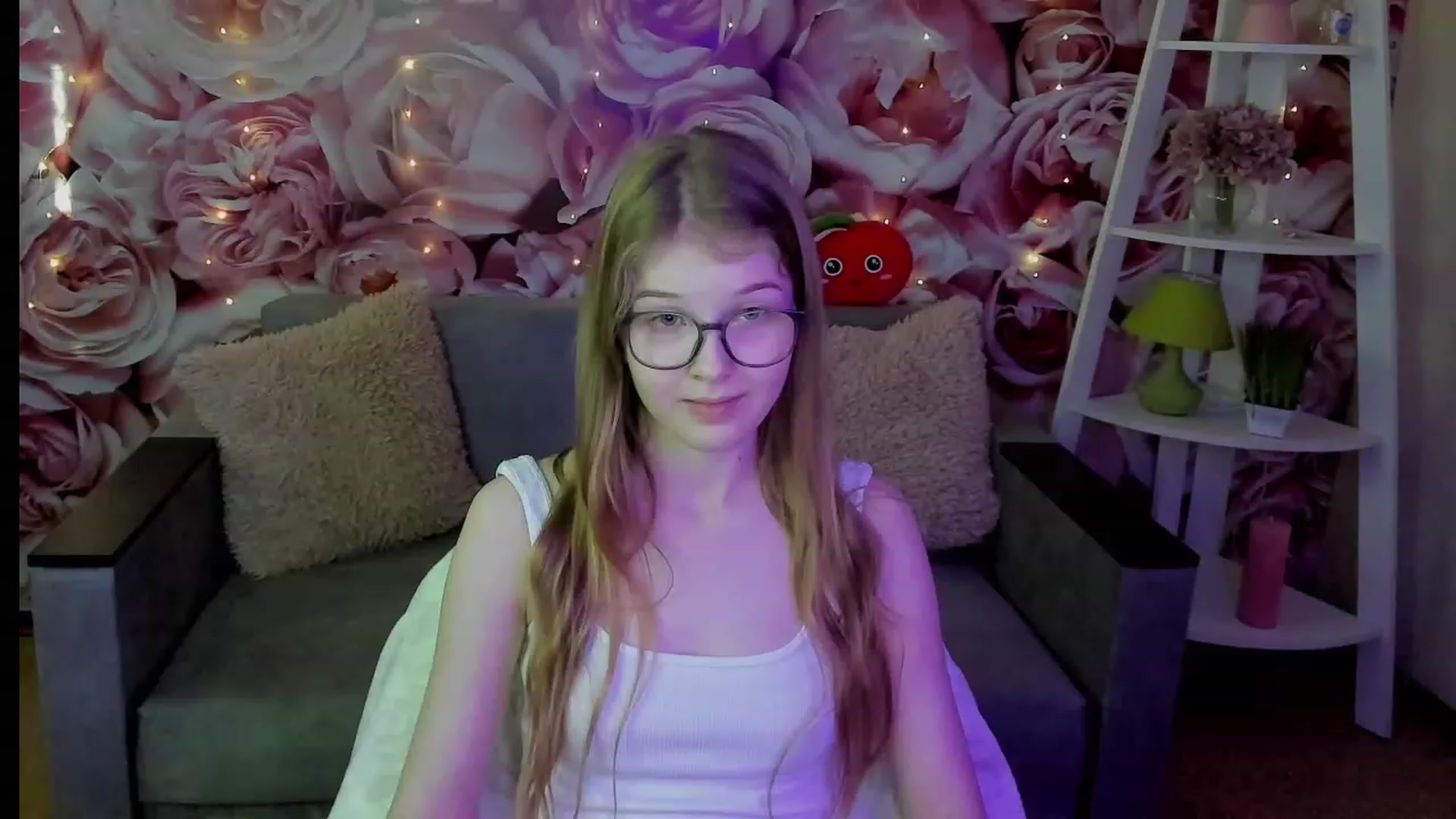 Gallery image thumbnail from EmilyEmber's myfreecams stream on, 09/17/2023, 11:59 image 11 of 20