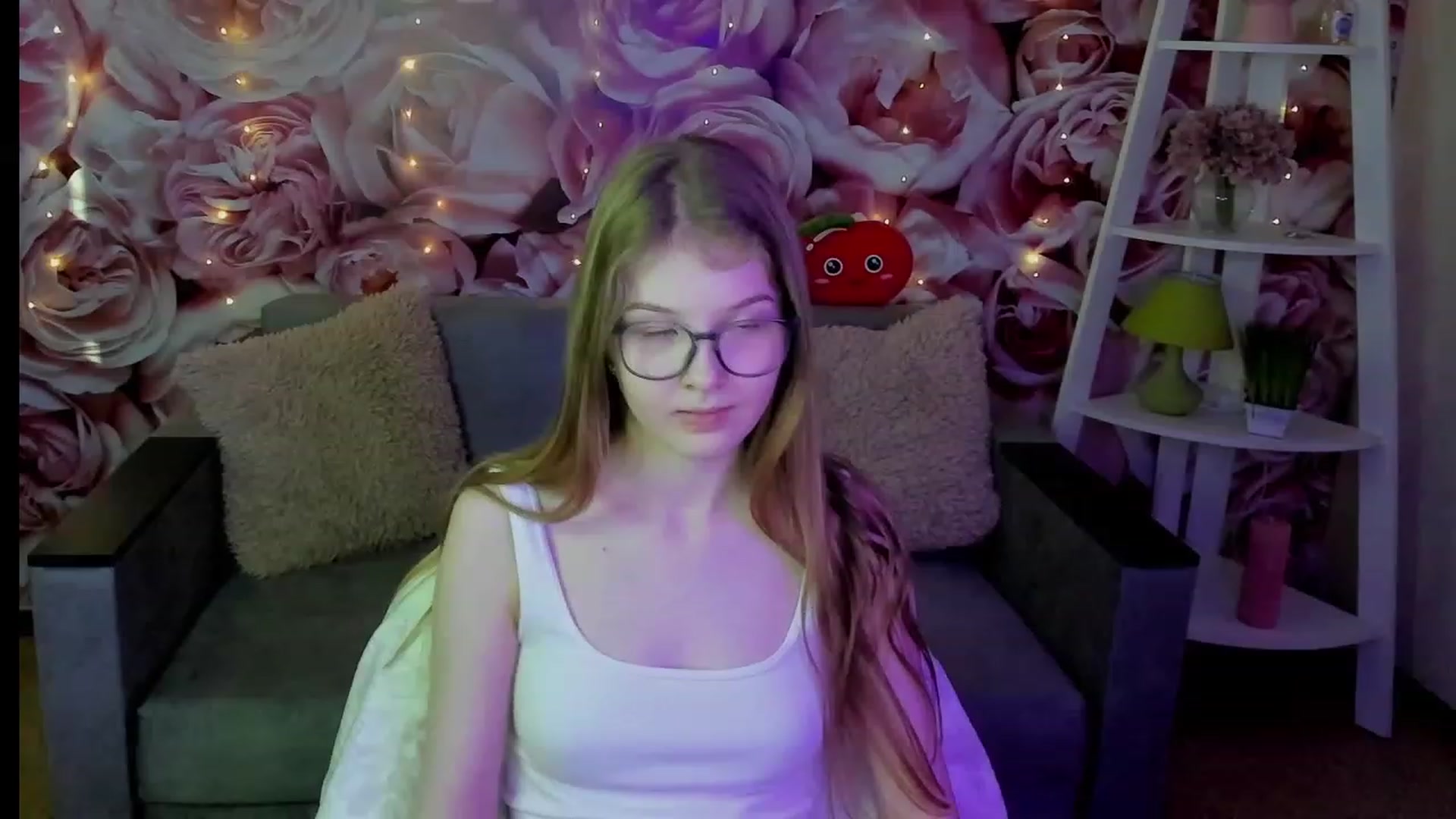 Gallery image thumbnail from EmilyEmber's myfreecams stream on, 09/17/2023, 11:59 image 15 of 20