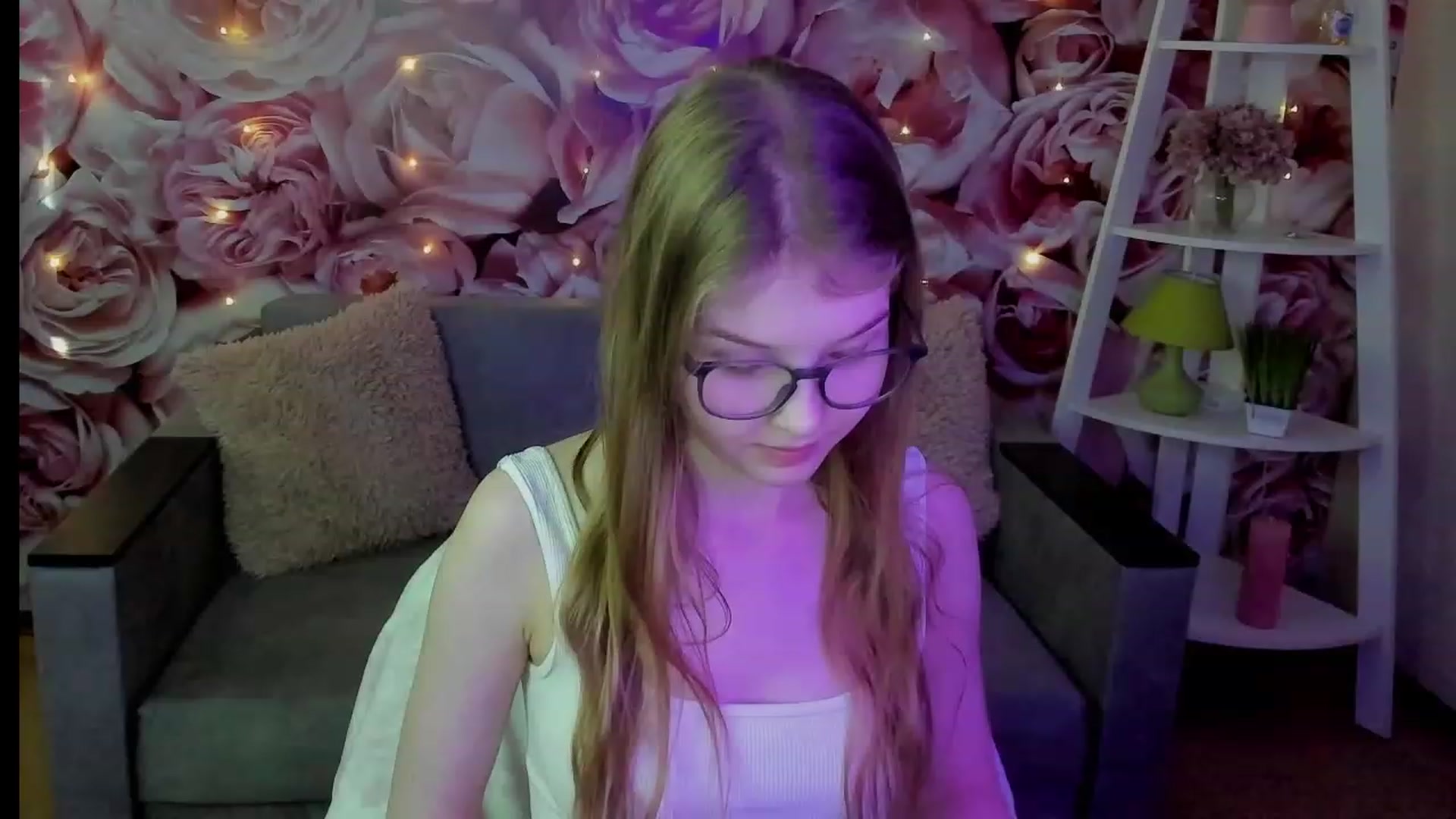 Gallery image thumbnail from EmilyEmber's myfreecams stream on, 09/17/2023, 11:59 image 6 of 20