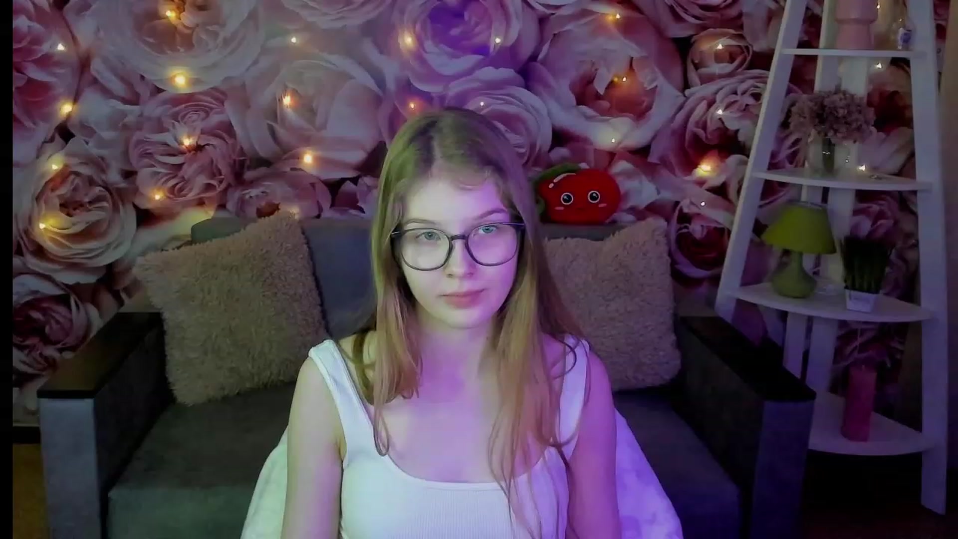 Gallery image thumbnail from EmilyEmber's myfreecams stream on, 09/17/2023, 12:16 image 16 of 20