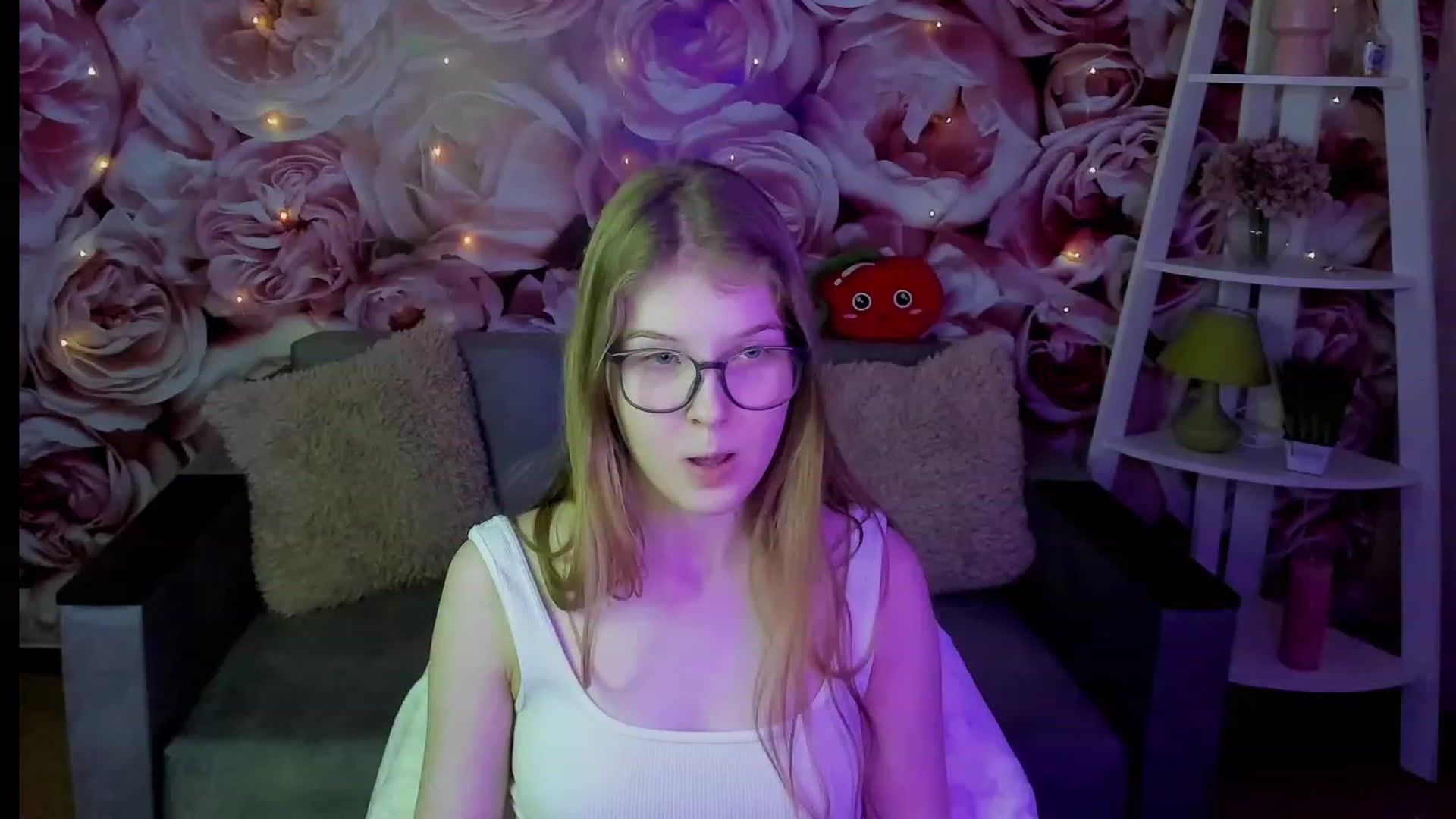 Gallery image thumbnail from EmilyEmber's myfreecams stream on, 09/17/2023, 12:16 image 14 of 20