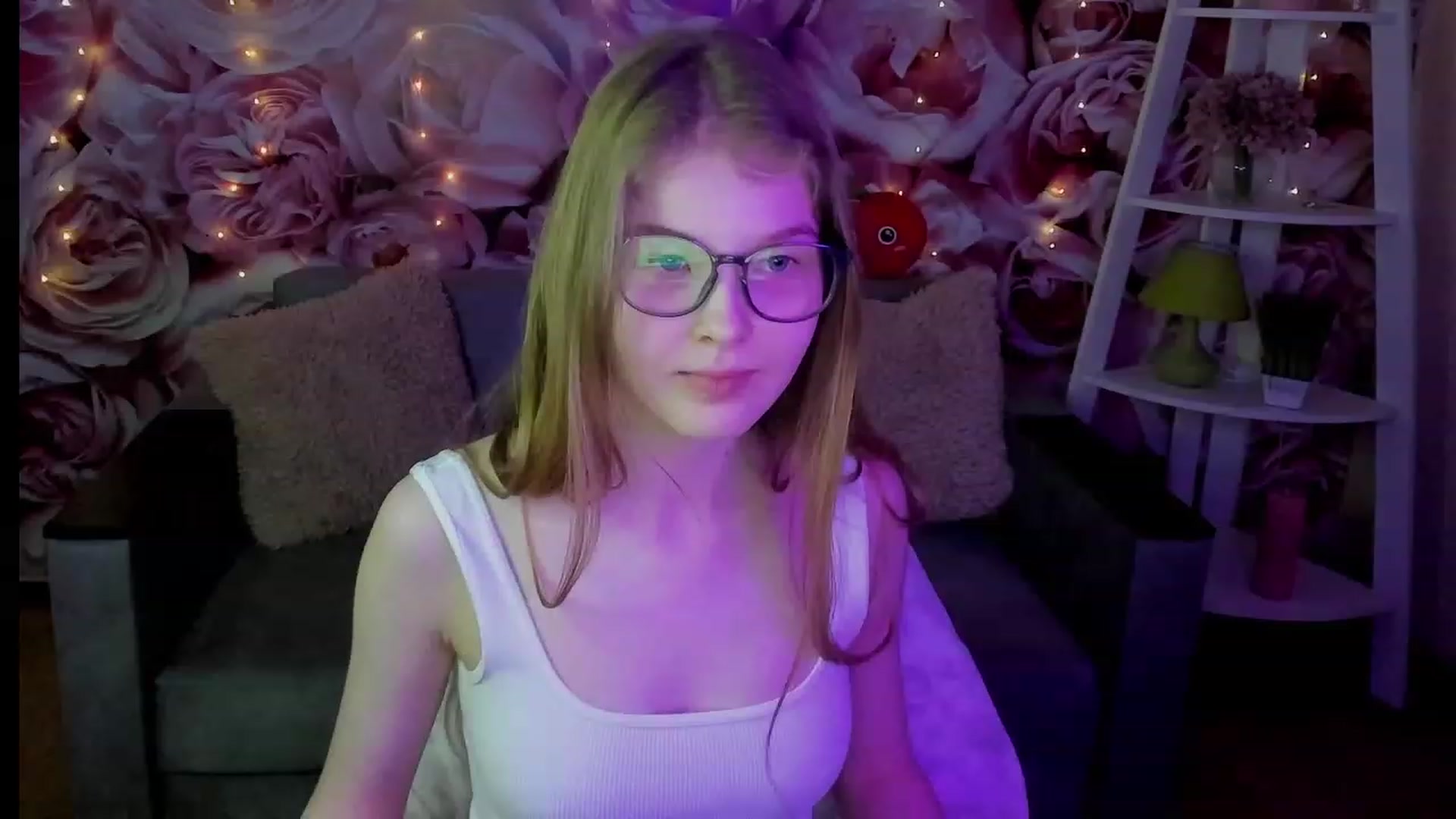 Gallery image thumbnail from EmilyEmber's myfreecams stream on, 09/17/2023, 12:16 image 11 of 20