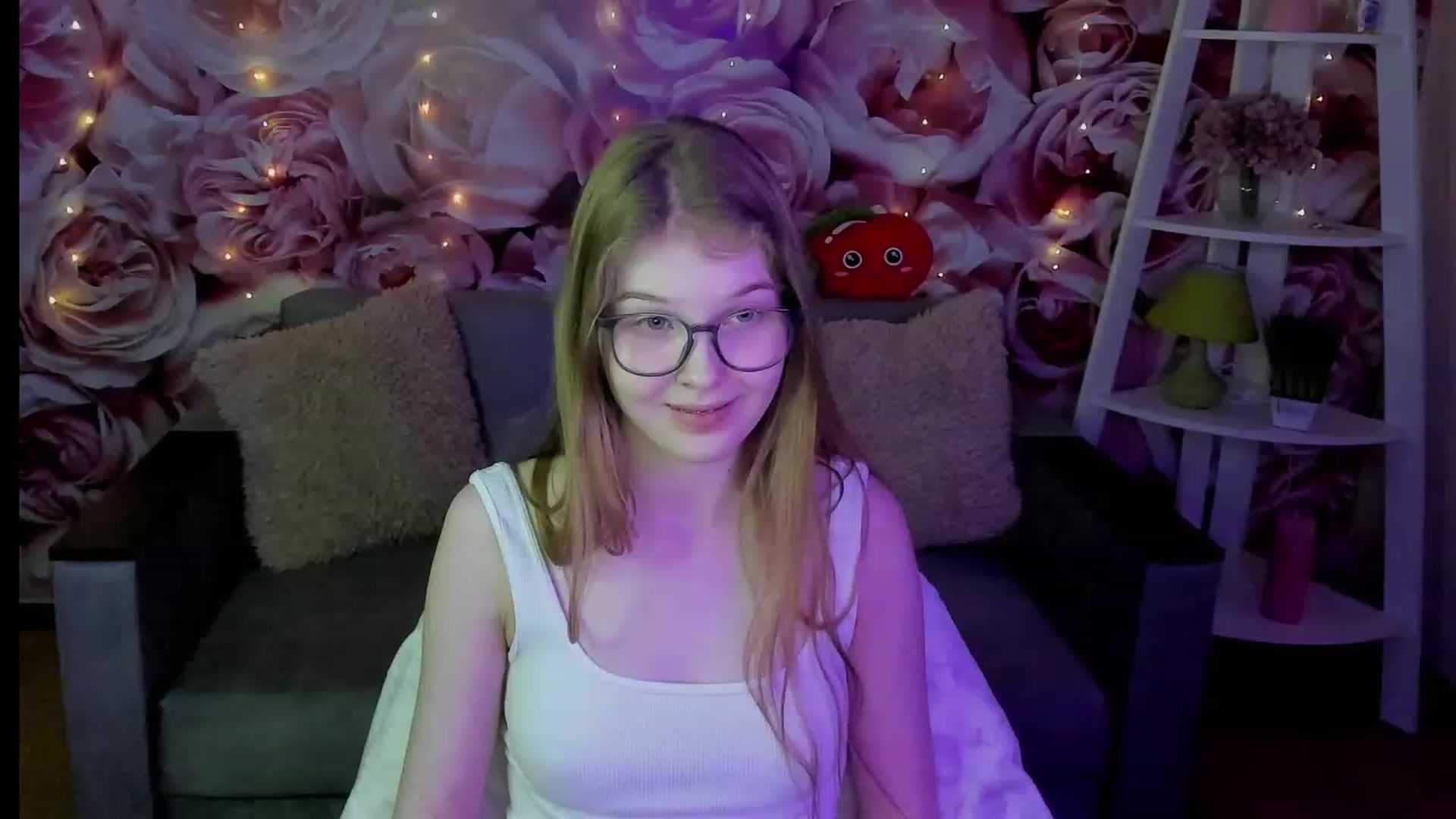 Gallery image thumbnail from EmilyEmber's myfreecams stream on, 09/17/2023, 12:16 image 13 of 20