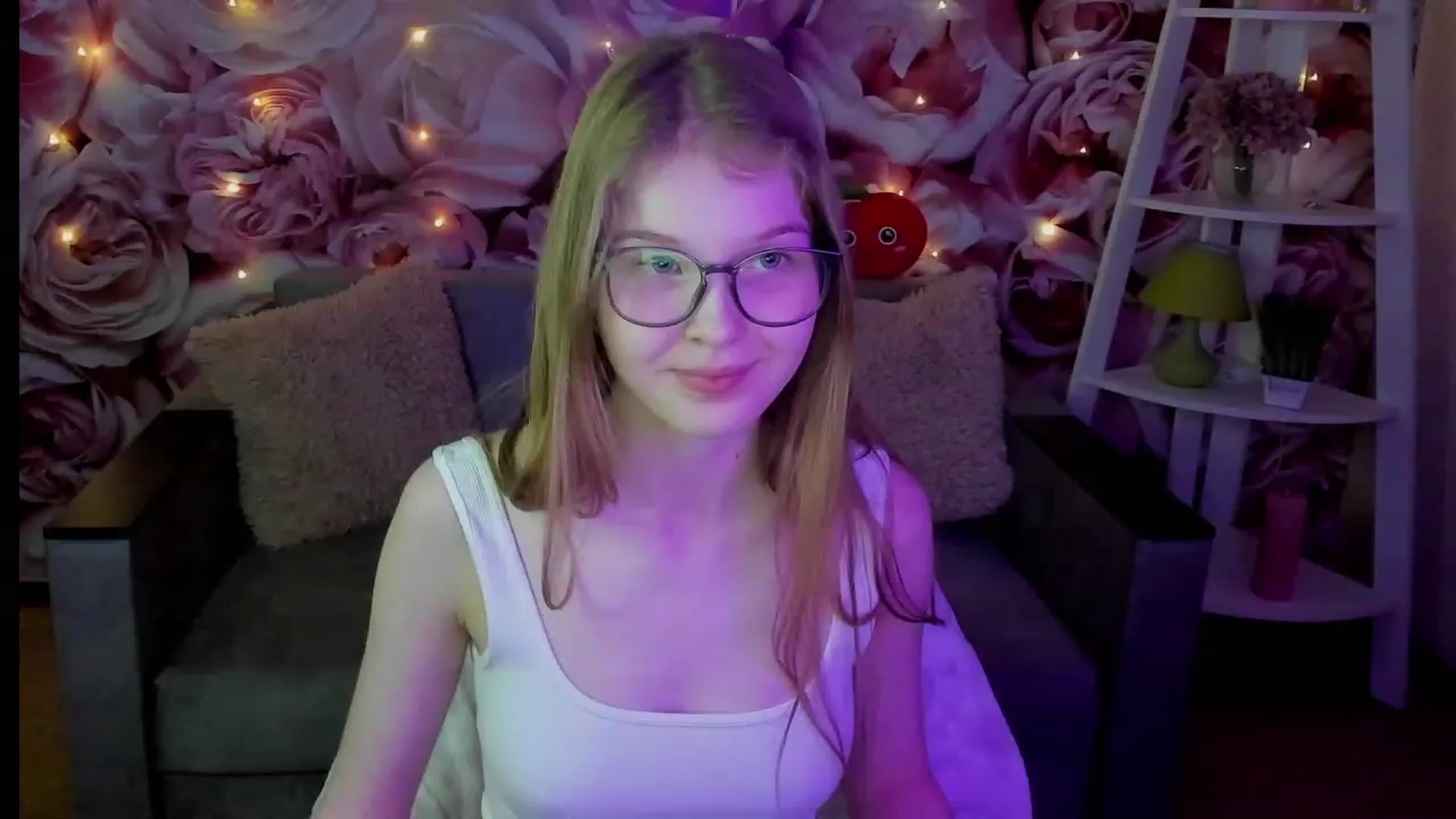 Gallery image thumbnail from EmilyEmber's myfreecams stream on, 09/17/2023, 12:16 image 12 of 20