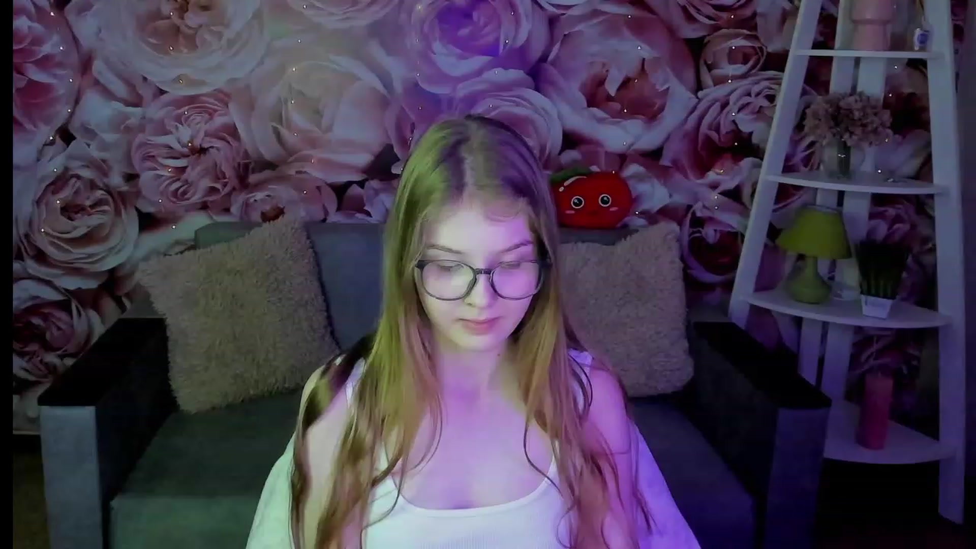 Gallery image thumbnail from EmilyEmber's myfreecams stream on, 09/17/2023, 12:16 image 19 of 20