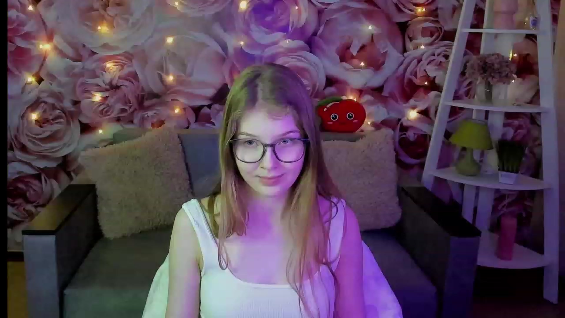 Gallery image thumbnail from EmilyEmber's myfreecams stream on, 09/17/2023, 12:16 image 15 of 20