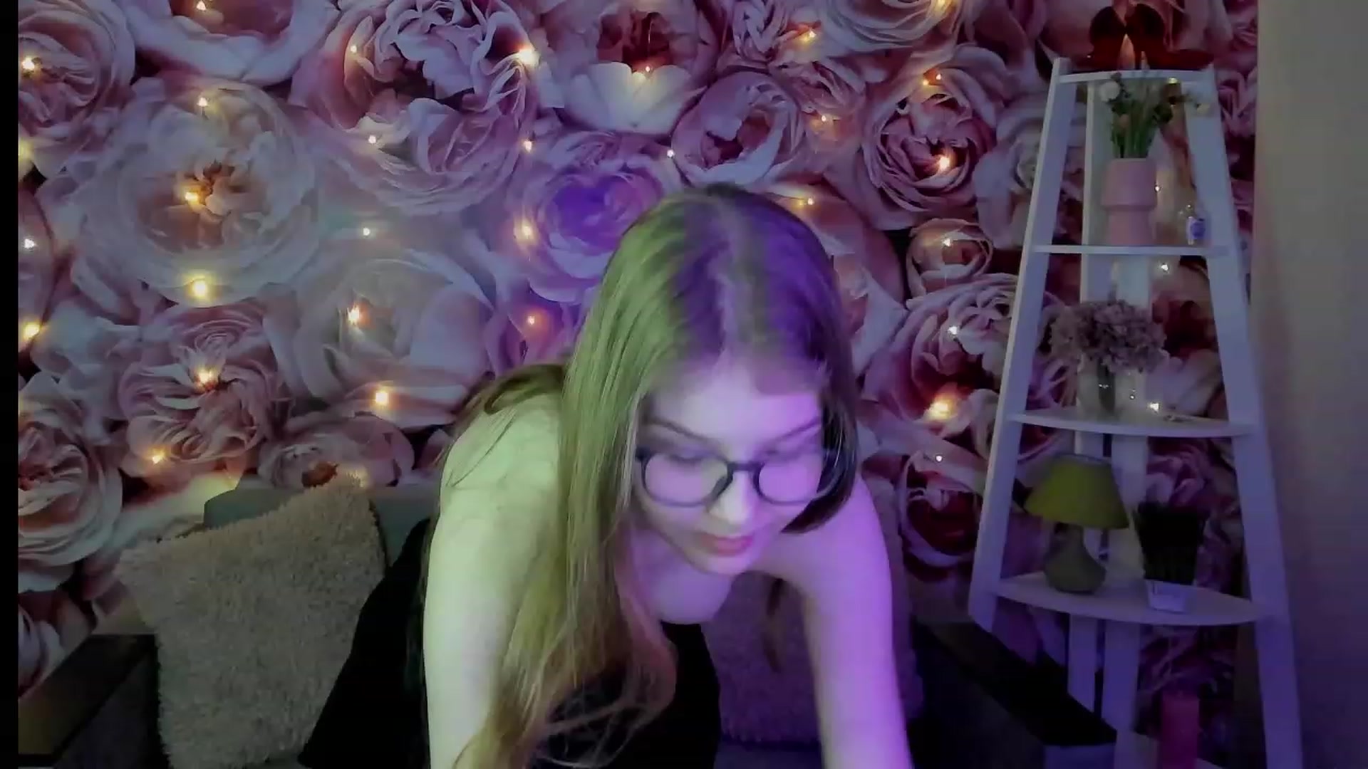 Gallery image thumbnail from EmilyEmber's myfreecams stream on, 09/17/2023, 16:47 image 6 of 20
