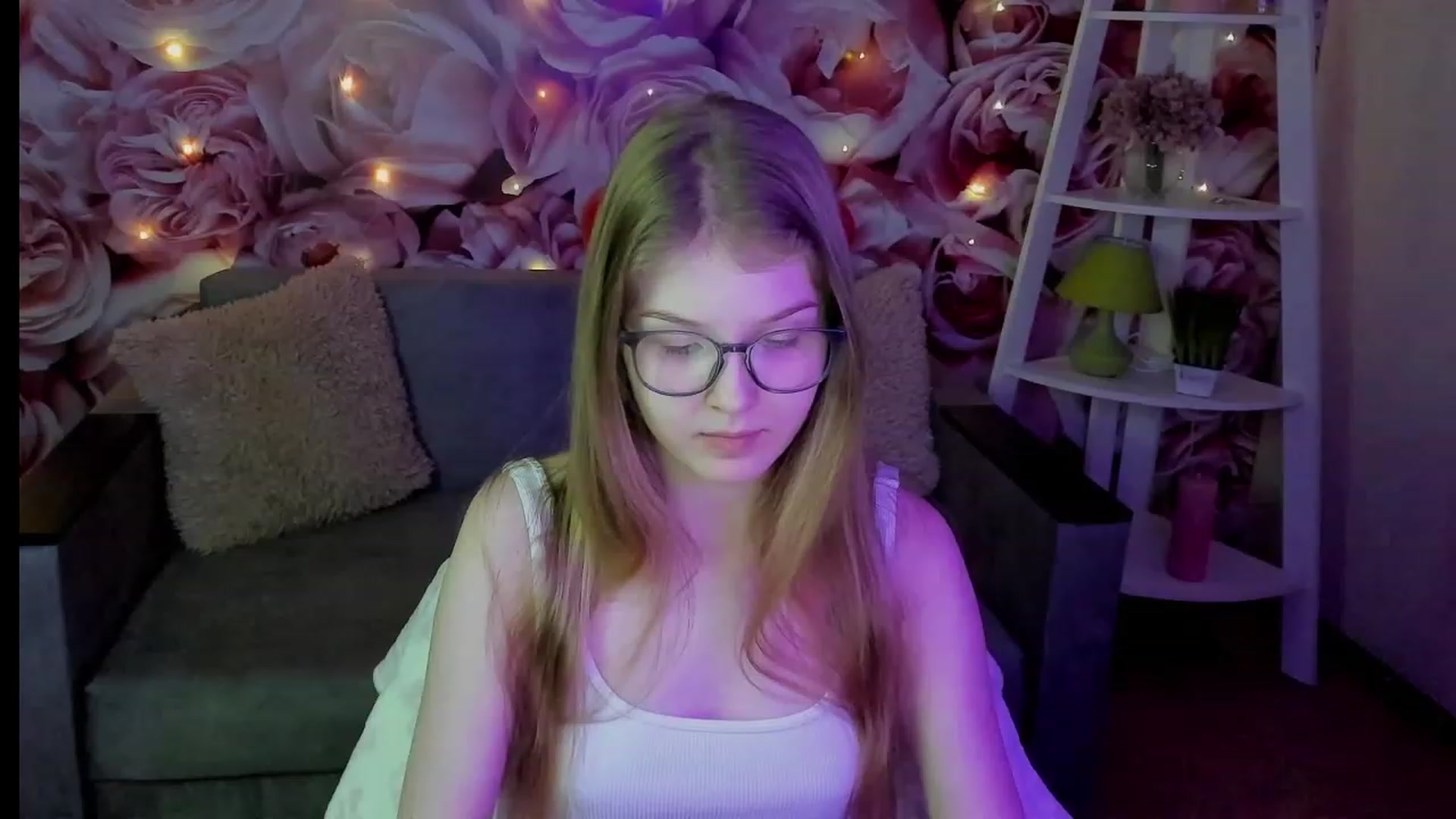 Gallery image thumbnail from EmilyEmber's myfreecams stream on, 09/17/2023, 16:47 image 1 of 20