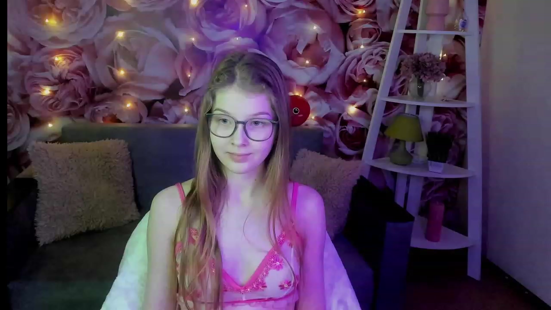 Gallery image thumbnail from EmilyEmber's myfreecams stream on, 09/18/2023, 22:14 image 6 of 20