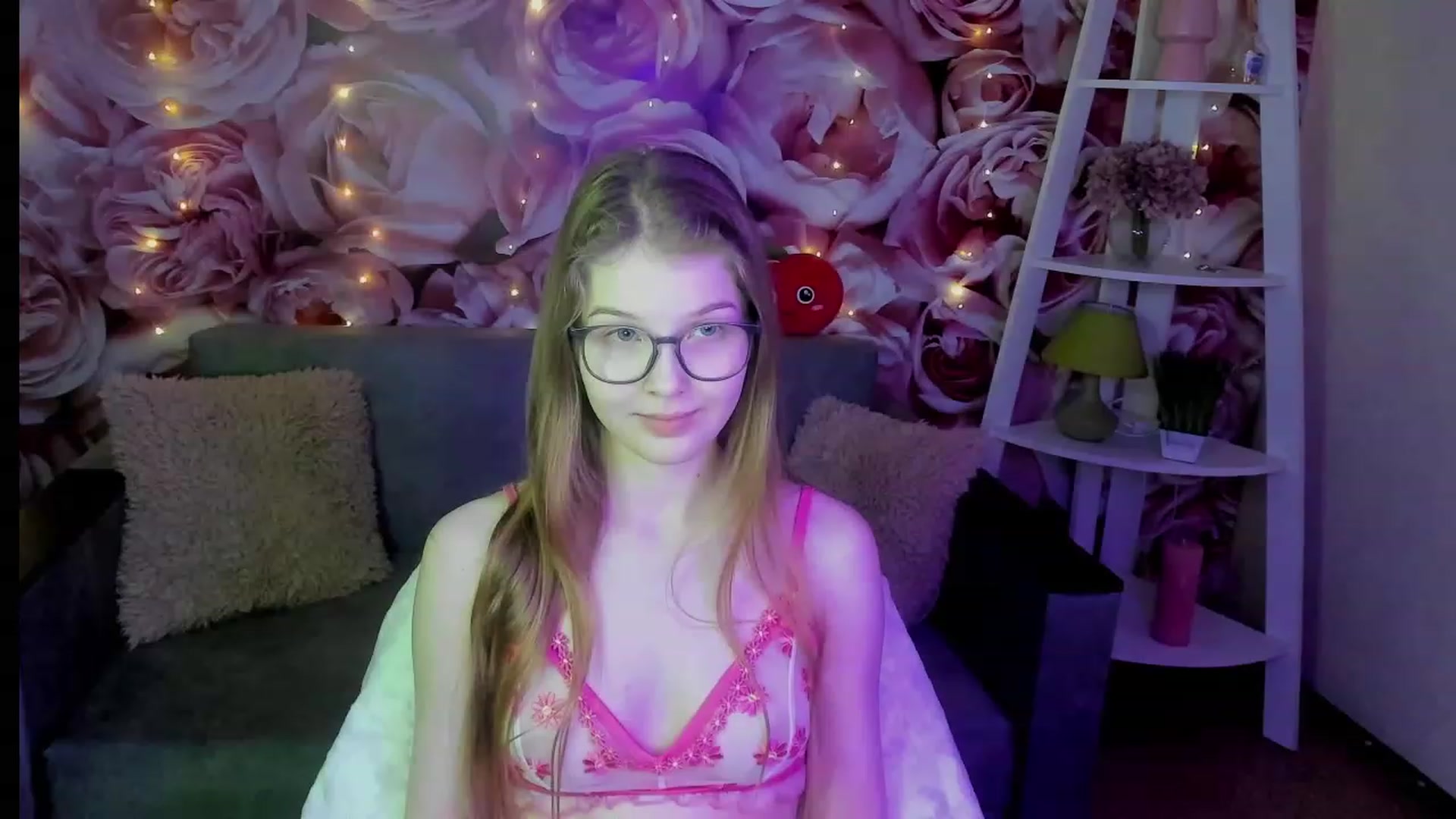 Gallery image thumbnail from EmilyEmber's myfreecams stream on, 09/18/2023, 22:14 image 3 of 20