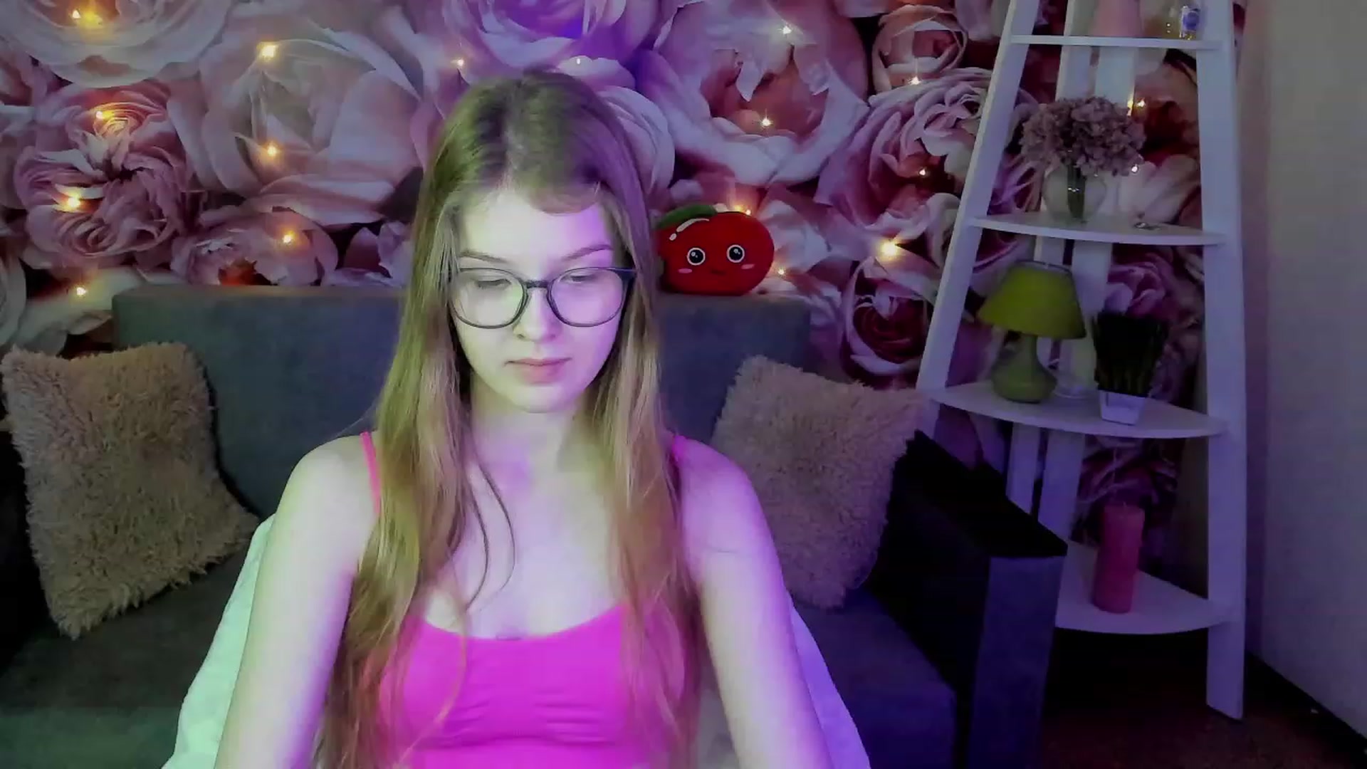 Gallery image thumbnail from EmilyEmber's myfreecams stream on, 09/20/2023, 07:15 image 18 of 20